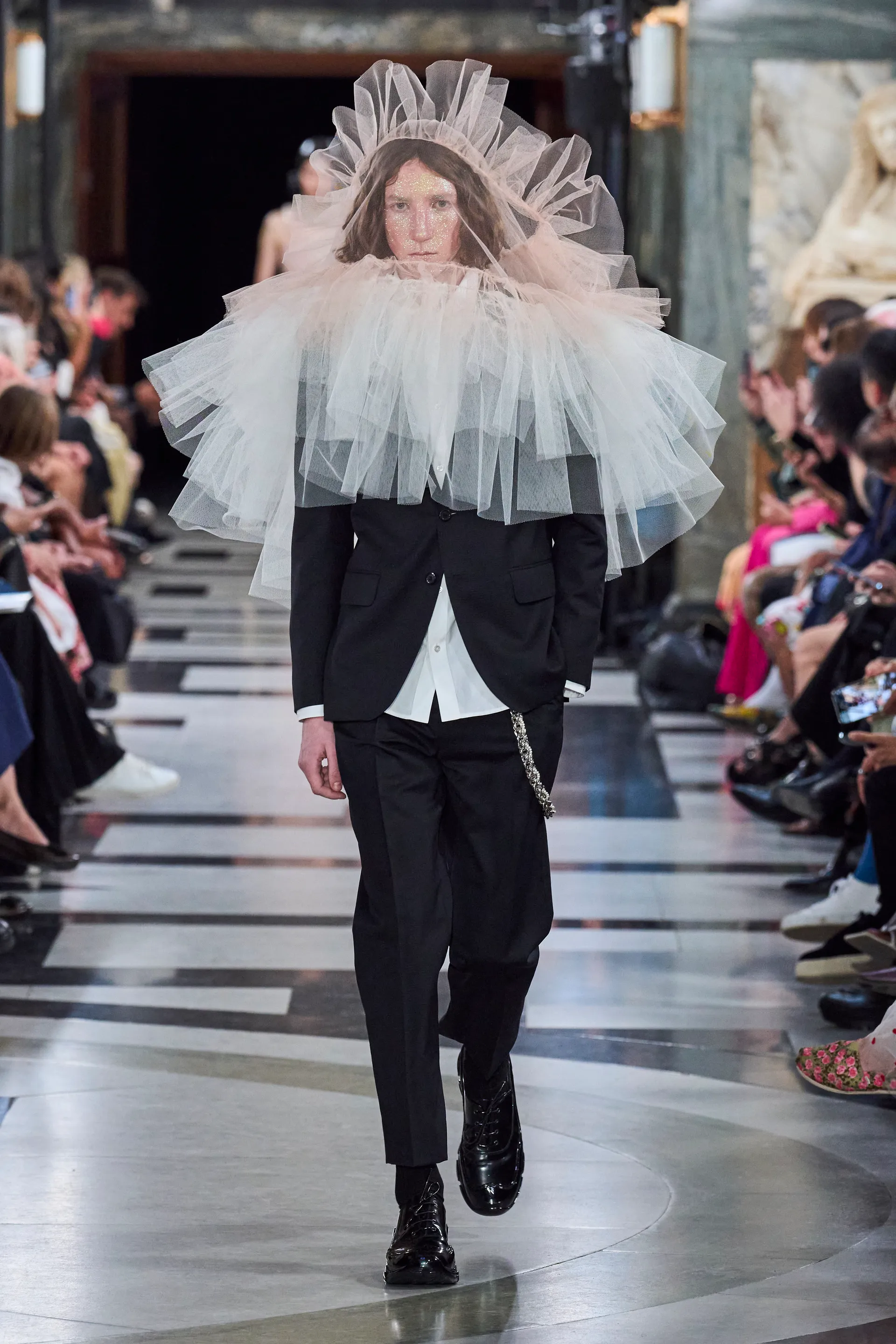 00025-simone-rocha-spring-2023-ready-to-wear-credit-gorunway