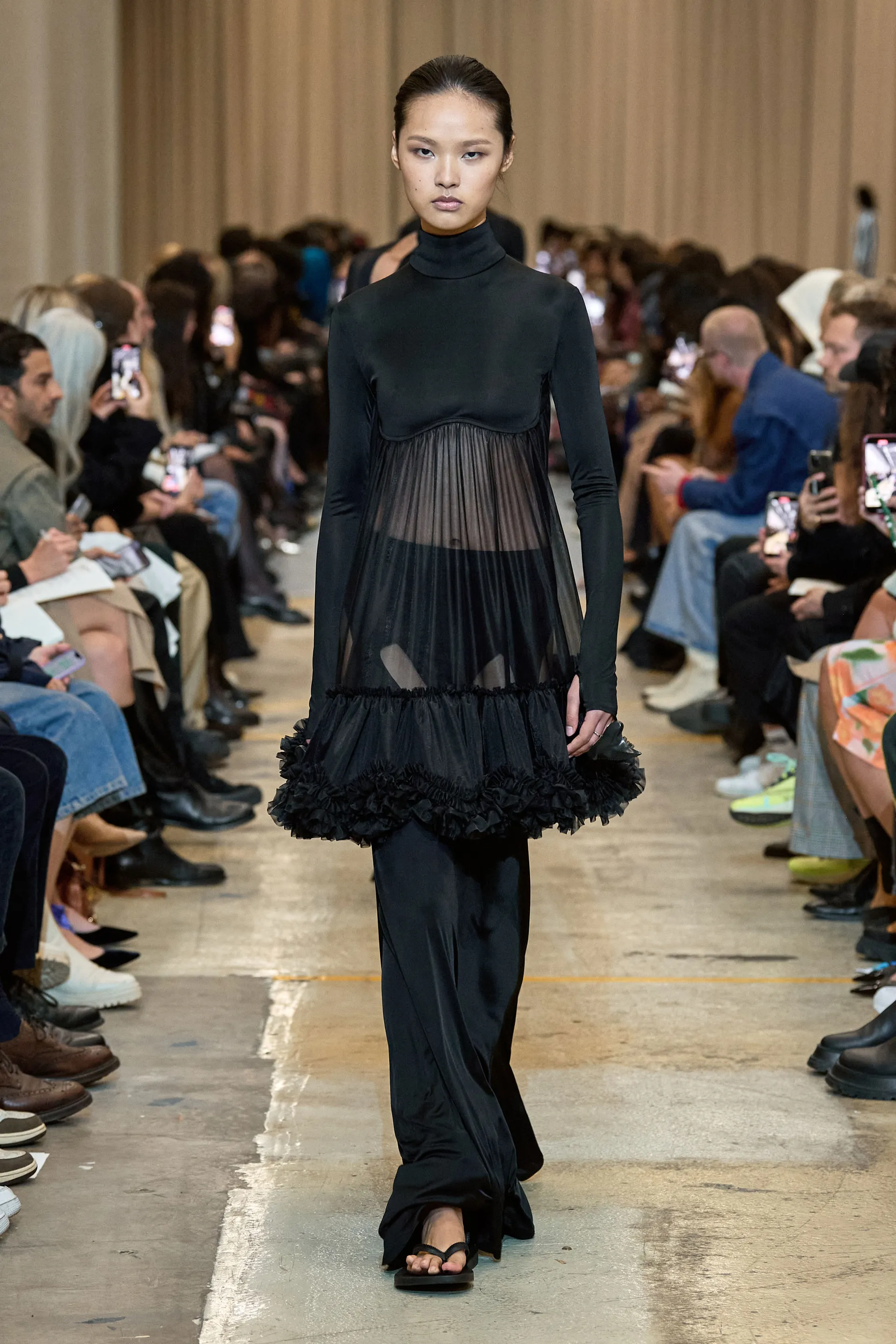 00026-burberry-spring-2023-ready-to-wear-credit-brand