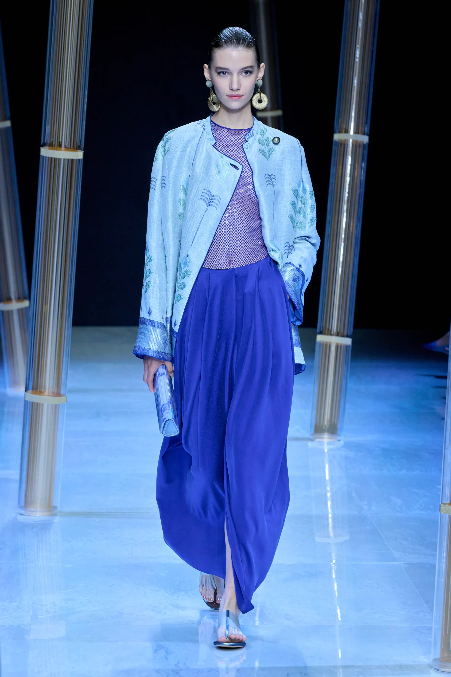 00026-giorgio-armani-spring-2023-ready-to-wear-credit-gorunway
