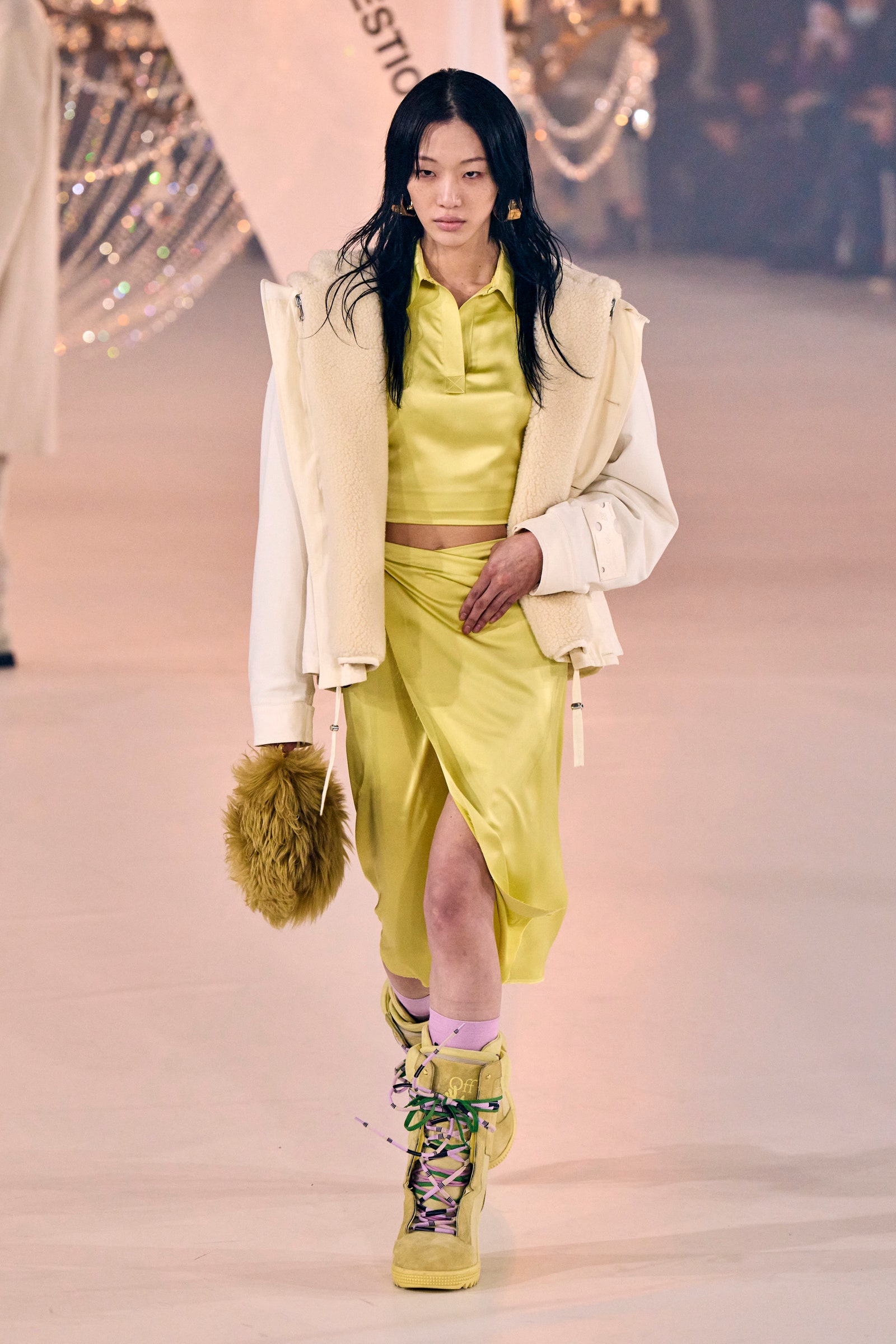 00026-off-white-fall-2022-ready-to-wear-paris-credit-gorunway-1.jpeg