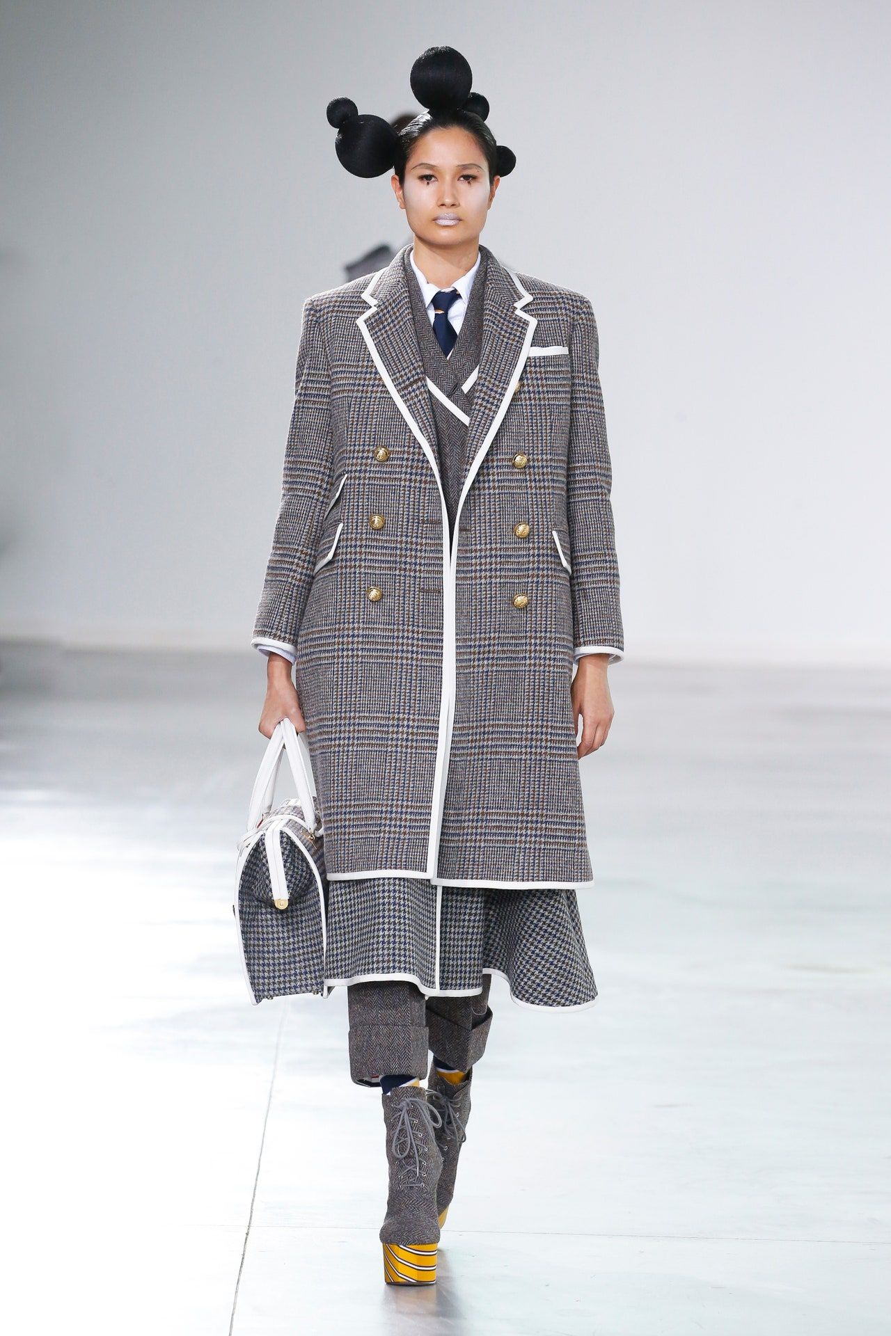 00026-thom-browne-fall-2022-credit-brand-1.jpeg