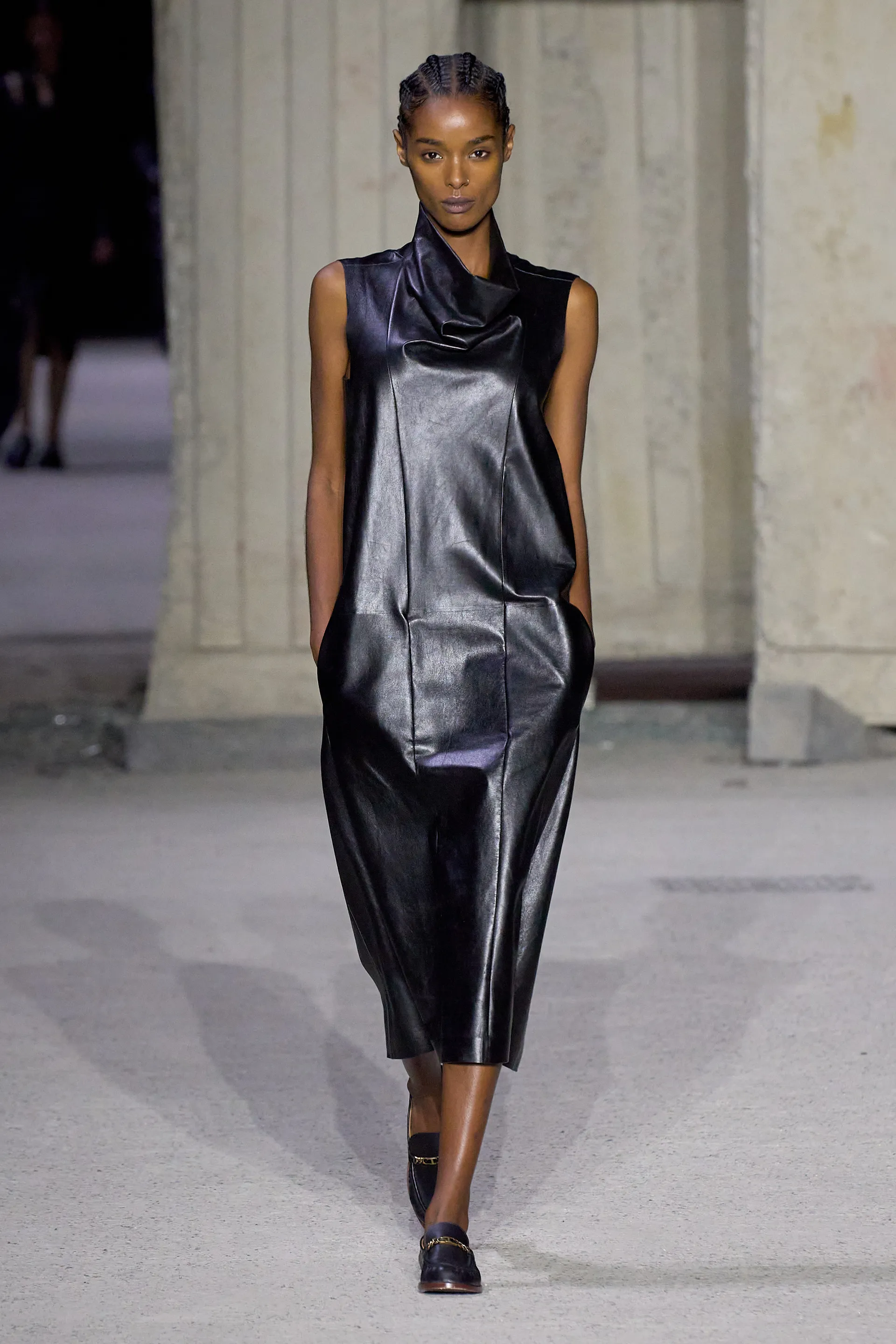 00026-tods-spring-2023-ready-to-wear-credit-gorunway