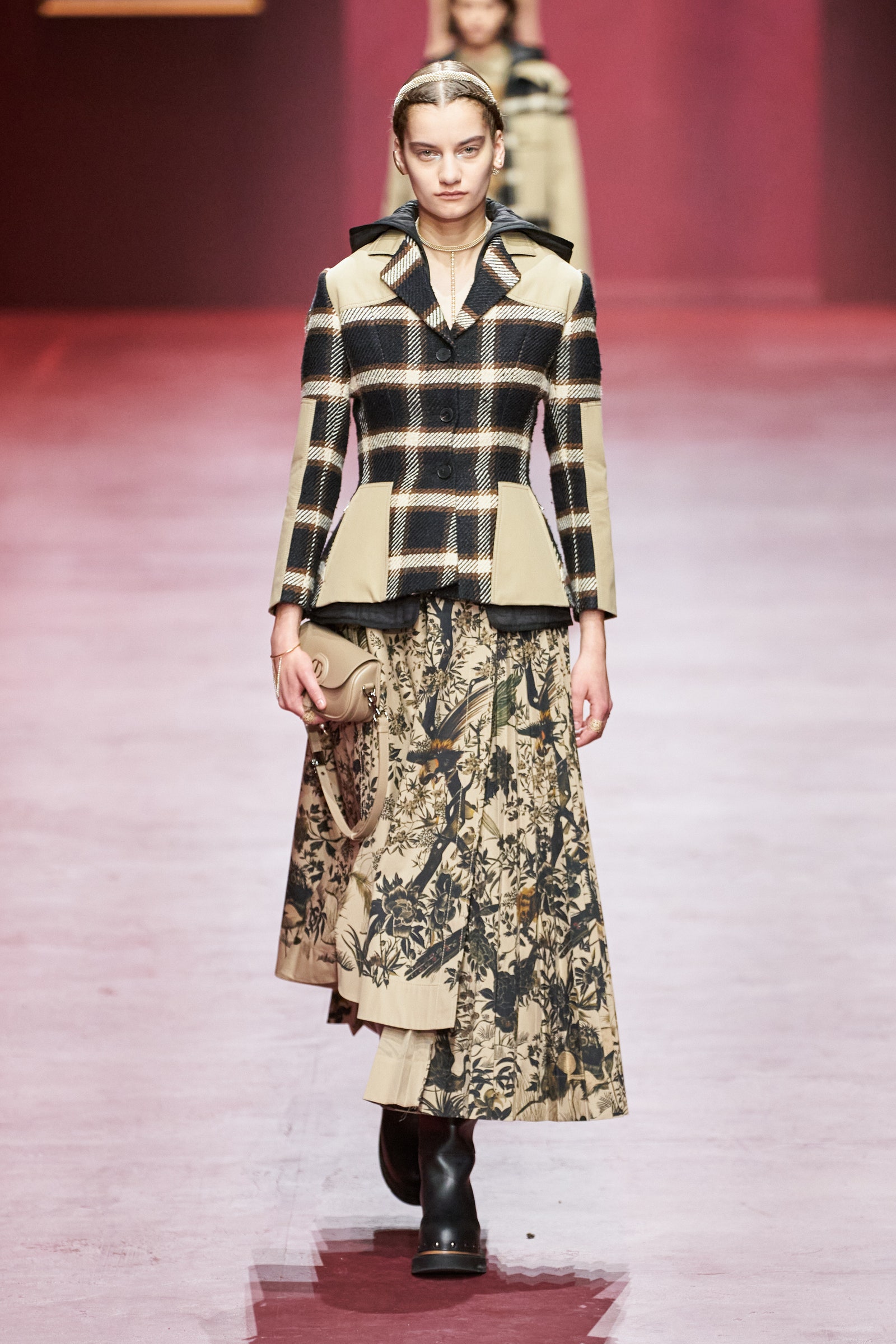 00027-christian-dior-fall-2022-ready-to-wear-paris-credit-gorunway-1.jpeg