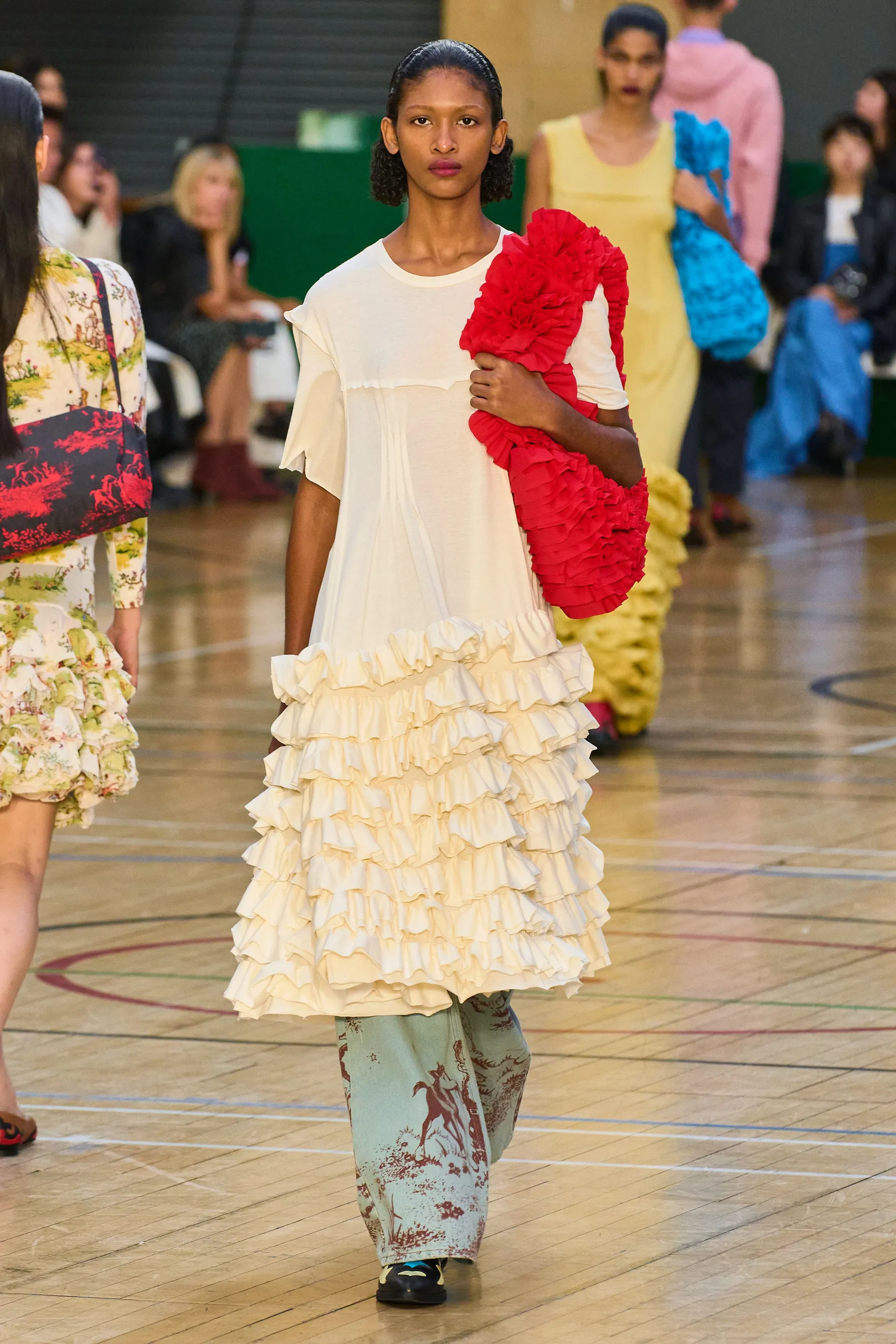 00027-molly-goddard-spring-2023-ready-to-wear-credit-gorunway