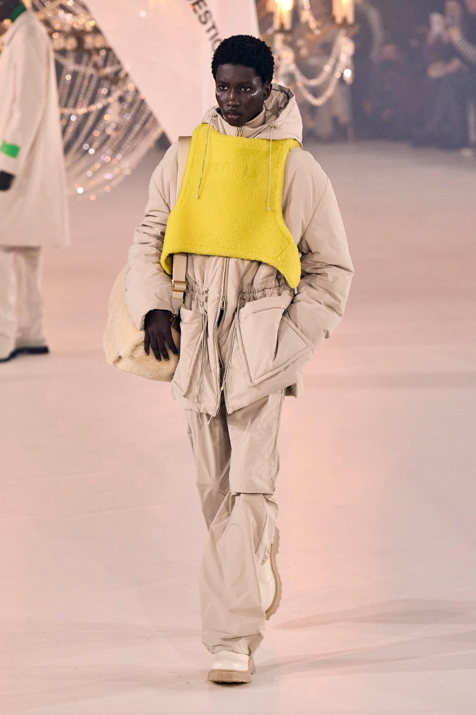 00027-off-white-fall-2022-ready-to-wear-paris-credit-gorunway-1.jpeg