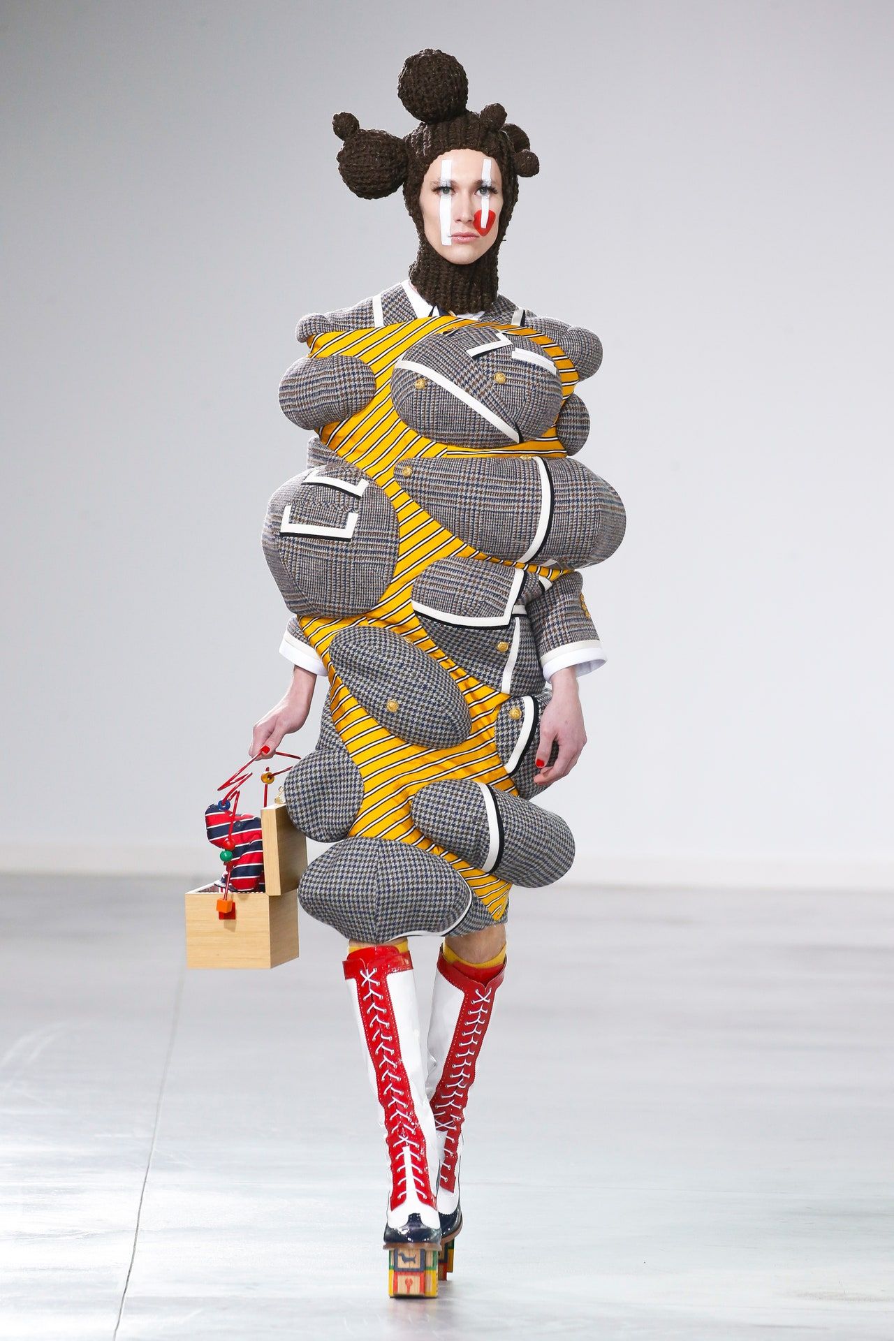 00027-thom-browne-fall-2022-credit-brand-1.jpeg