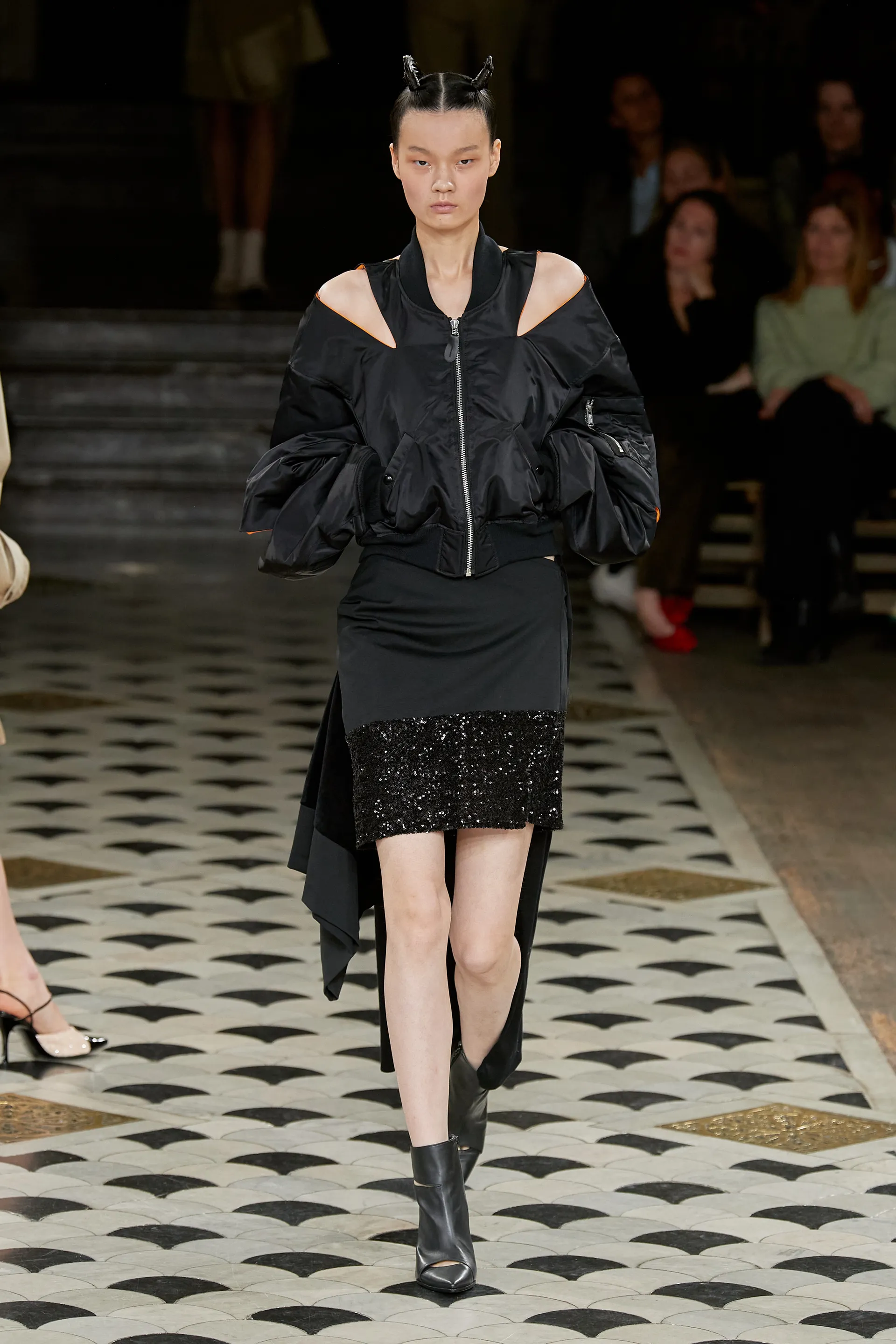 00027-undercover-spring-2023-ready-to-wear-credit-gorunway