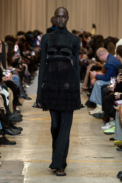 00028-burberry-spring-2023-ready-to-wear-credit-brand