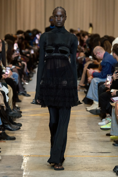 00028-burberry-spring-2023-ready-to-wear-credit-brand
