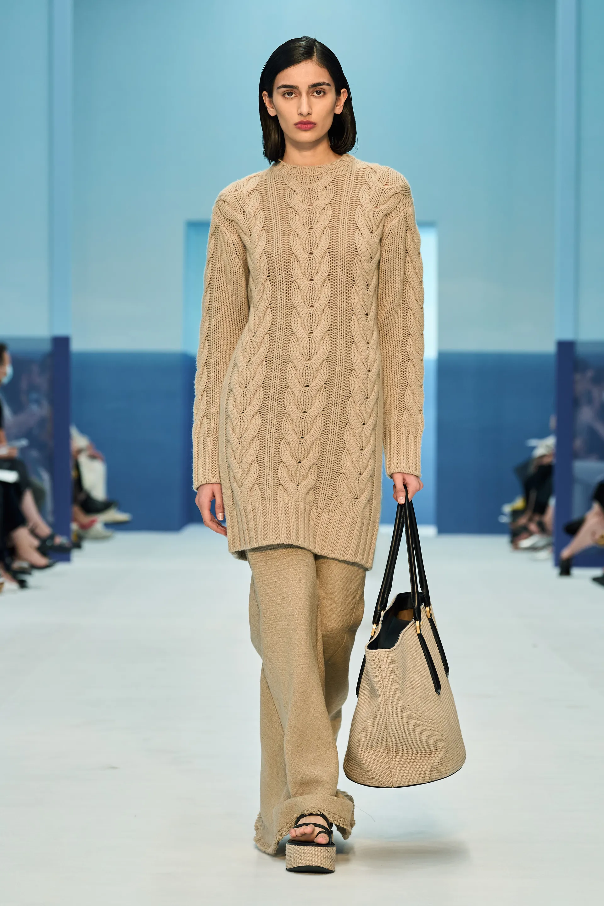 00028-max-mara-spring-2023-ready-to-wear-credit-gorunway