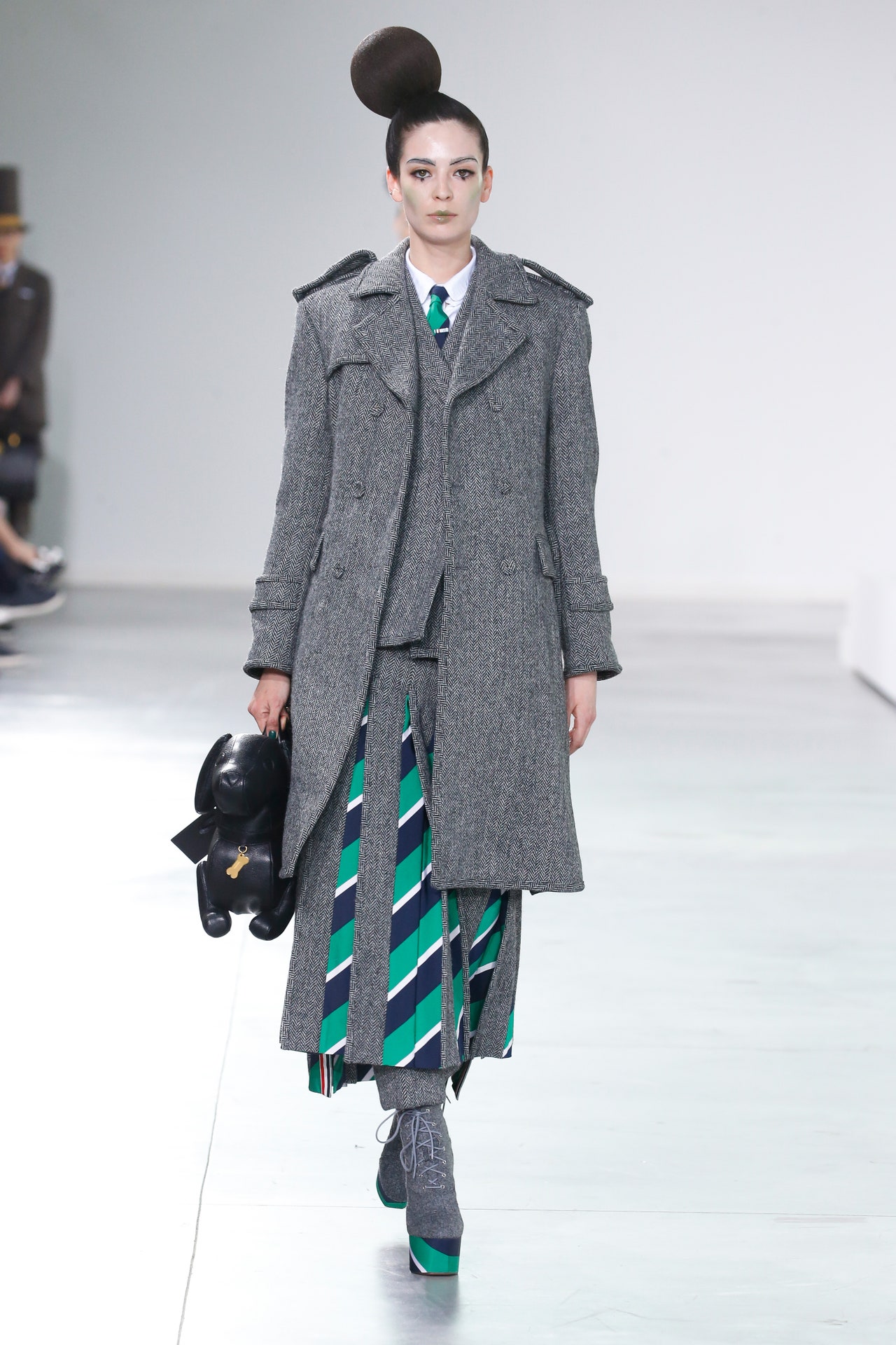 00028-thom-browne-fall-2022-credit-brand-1.jpeg