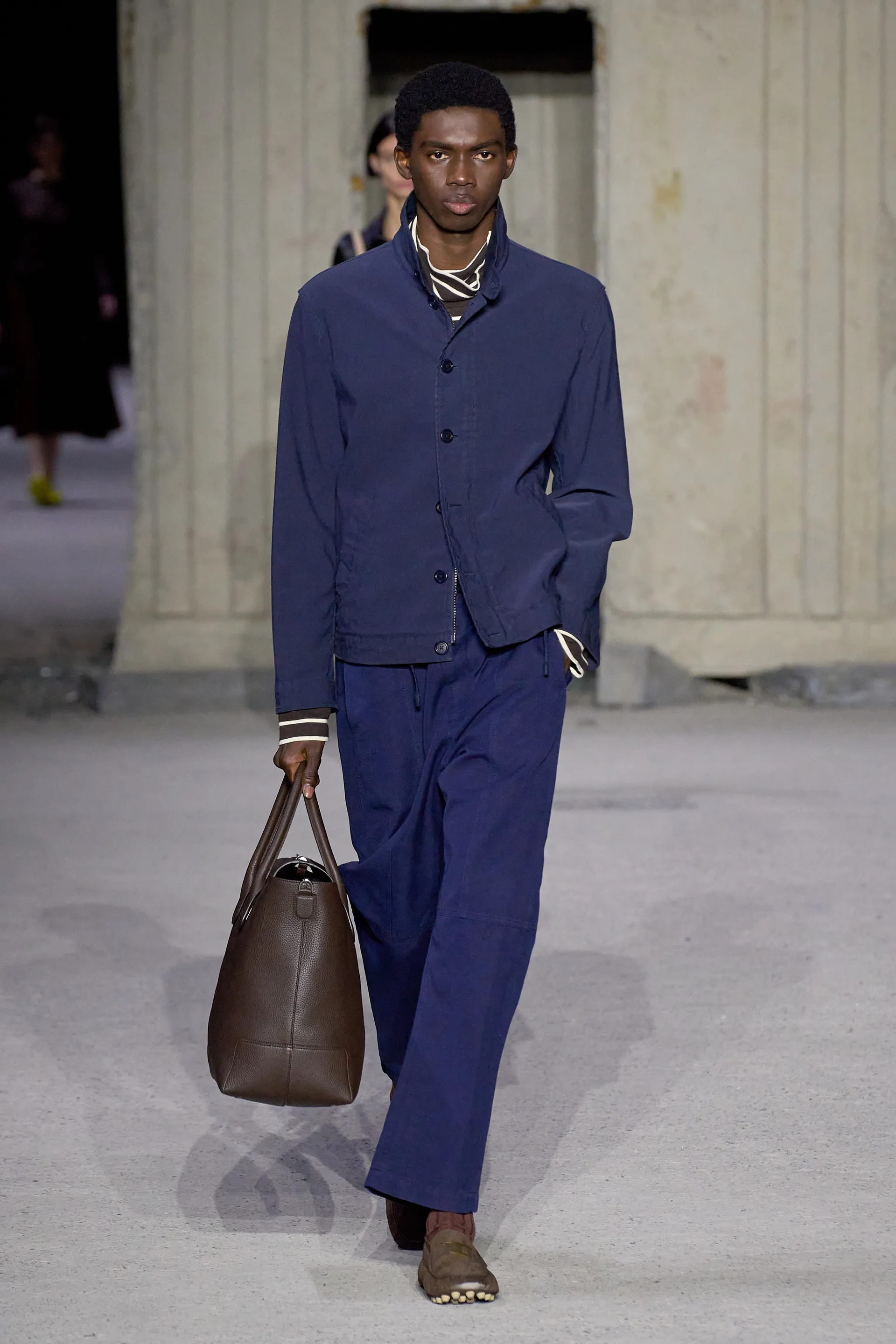 00028-tods-spring-2023-ready-to-wear-credit-gorunway