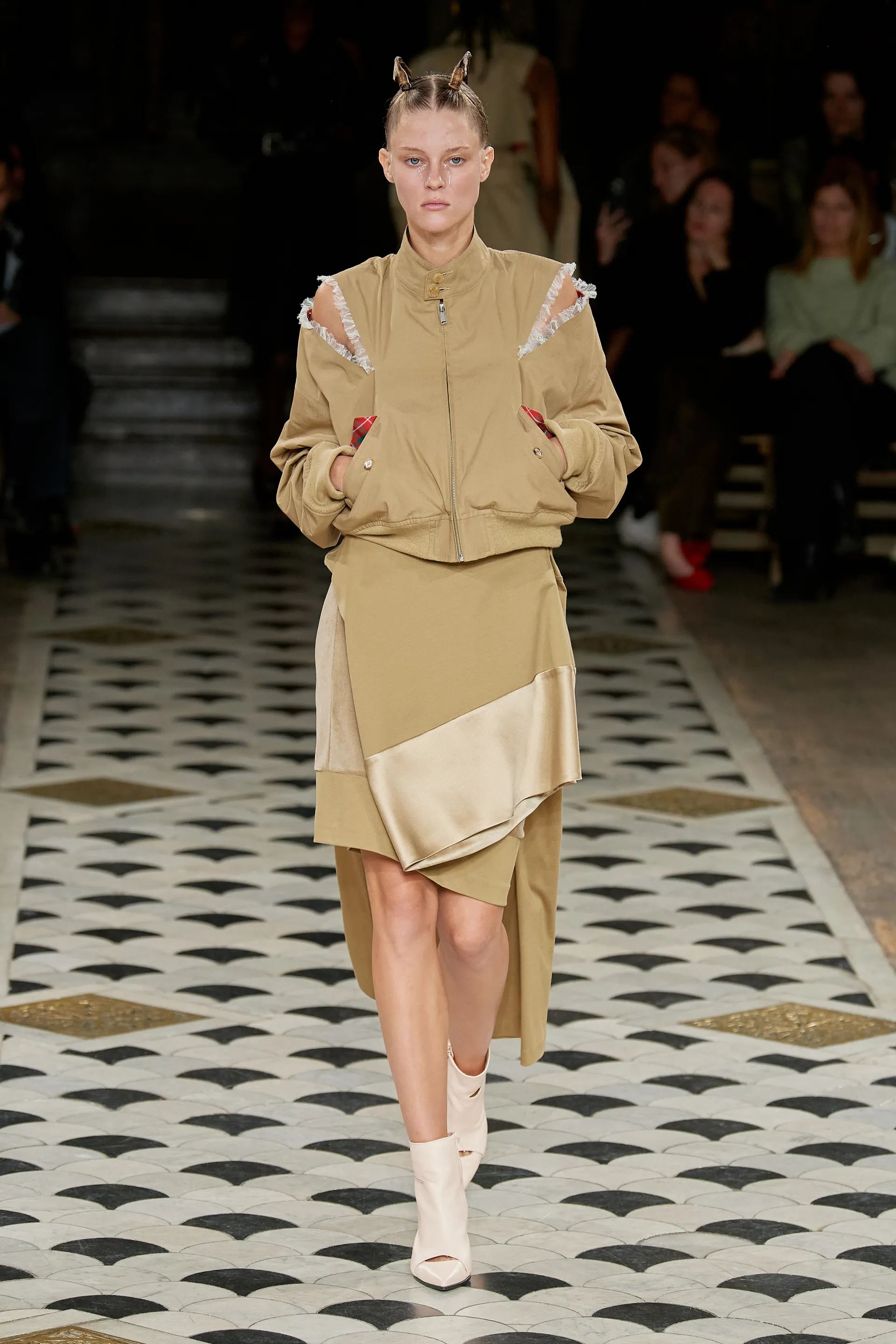 00028-undercover-spring-2023-ready-to-wear-credit-gorunway