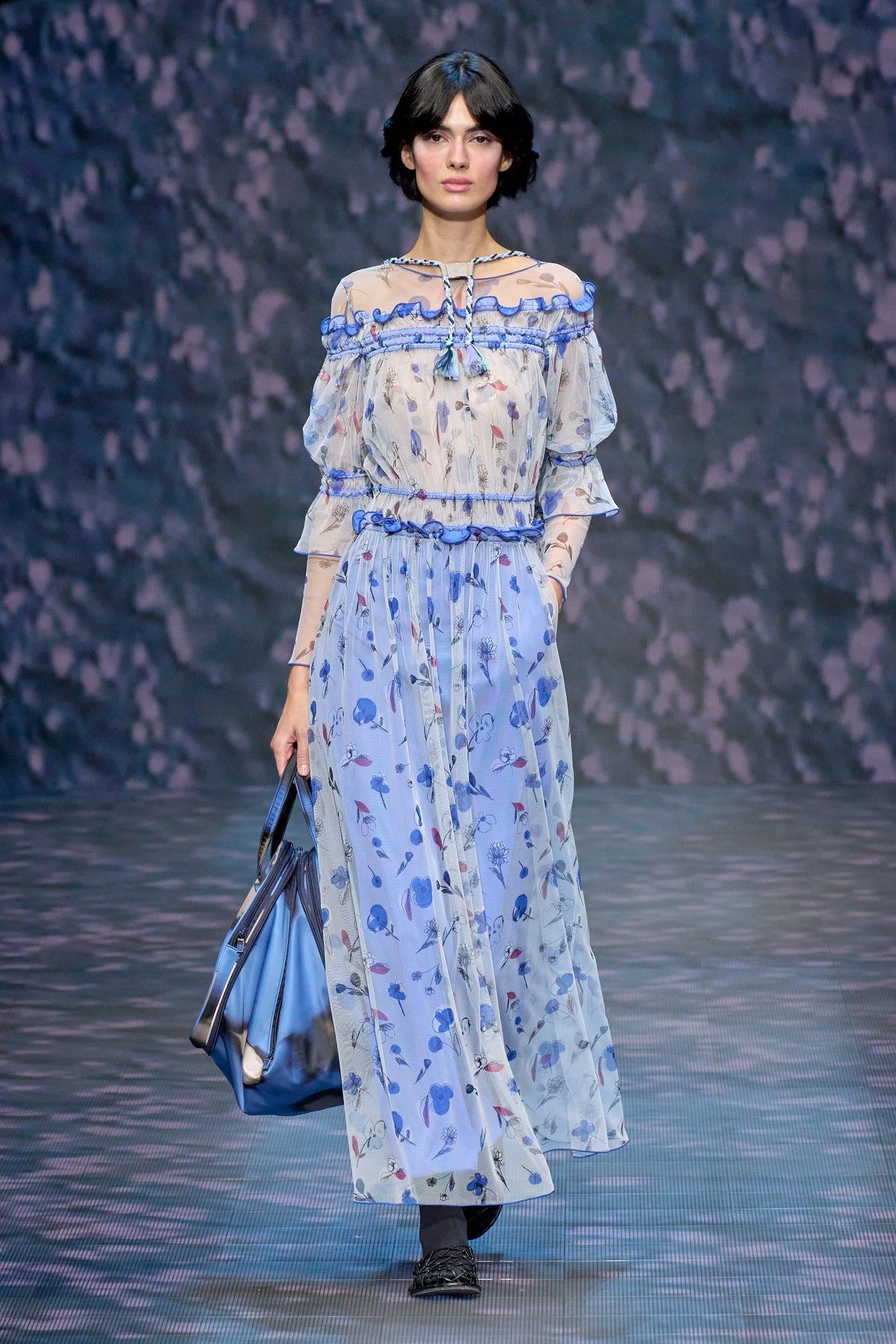 00029-emporio-armani-spring-2023-ready-to-wear-credit-gorunway