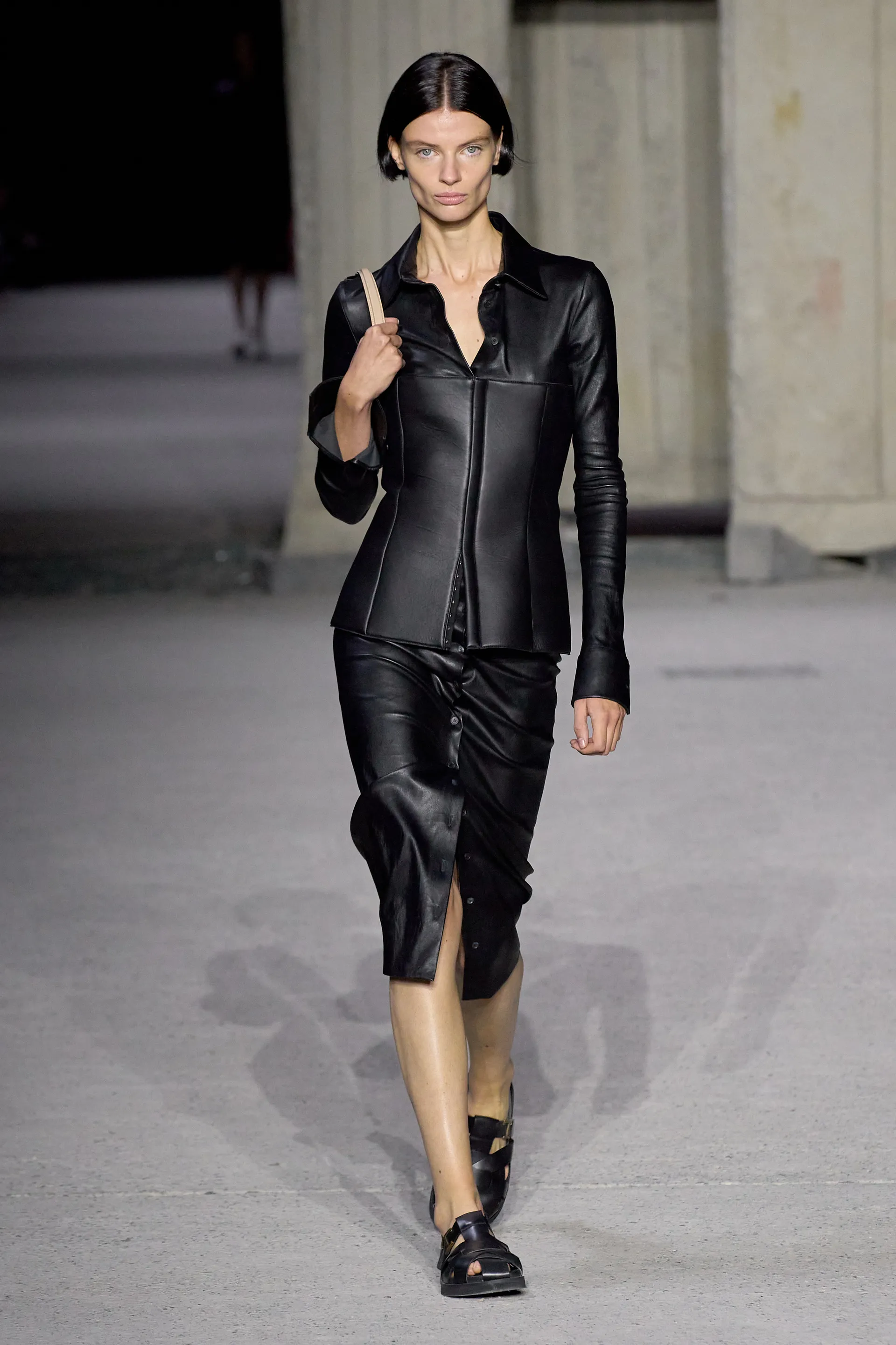 00029-tods-spring-2023-ready-to-wear-credit-gorunway