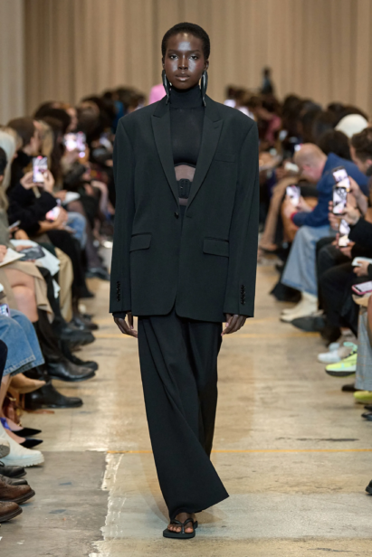 00030-burberry-spring-2023-ready-to-wear-credit-brand
