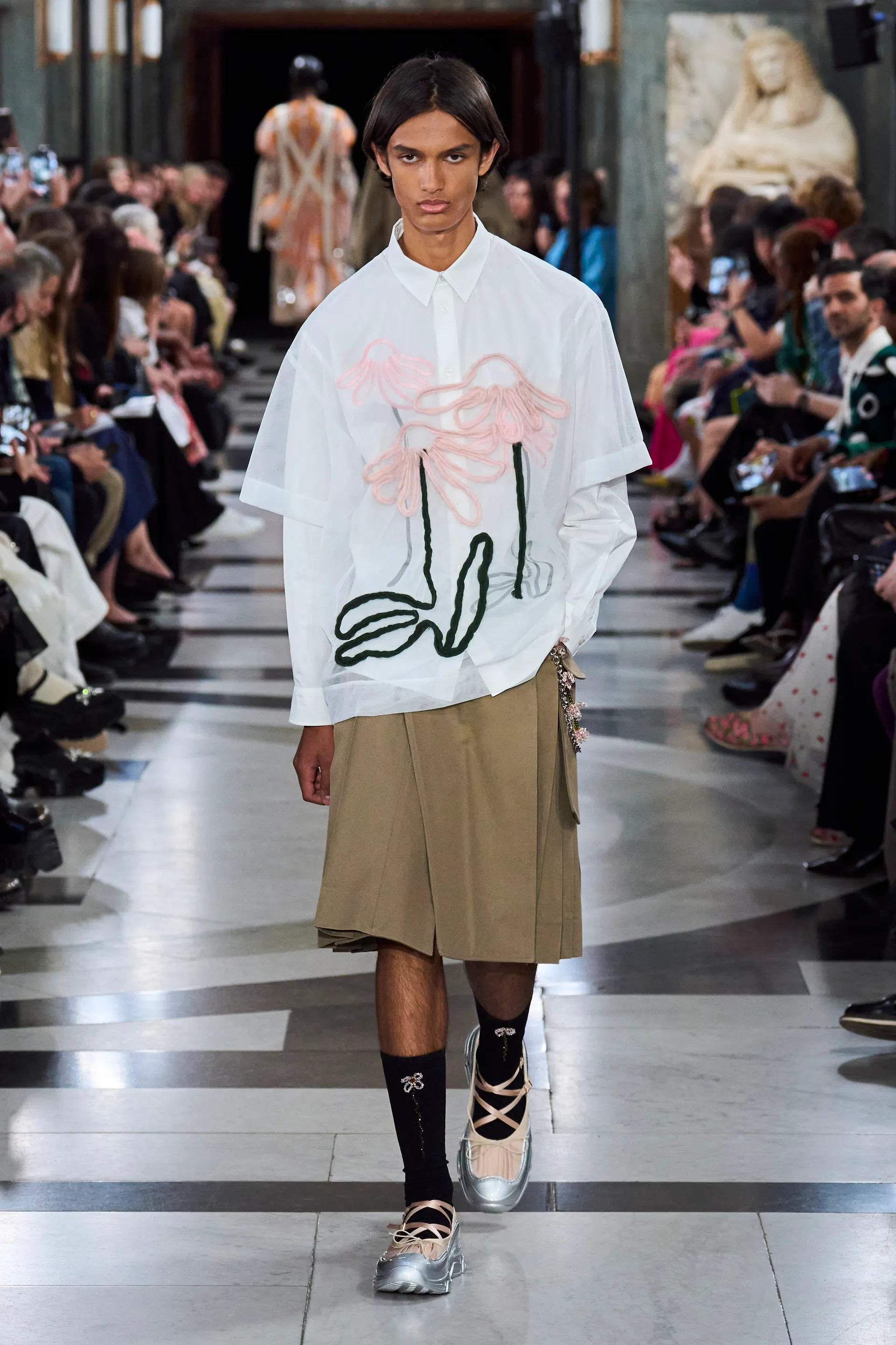 00030-simone-rocha-spring-2023-ready-to-wear-credit-gorunway