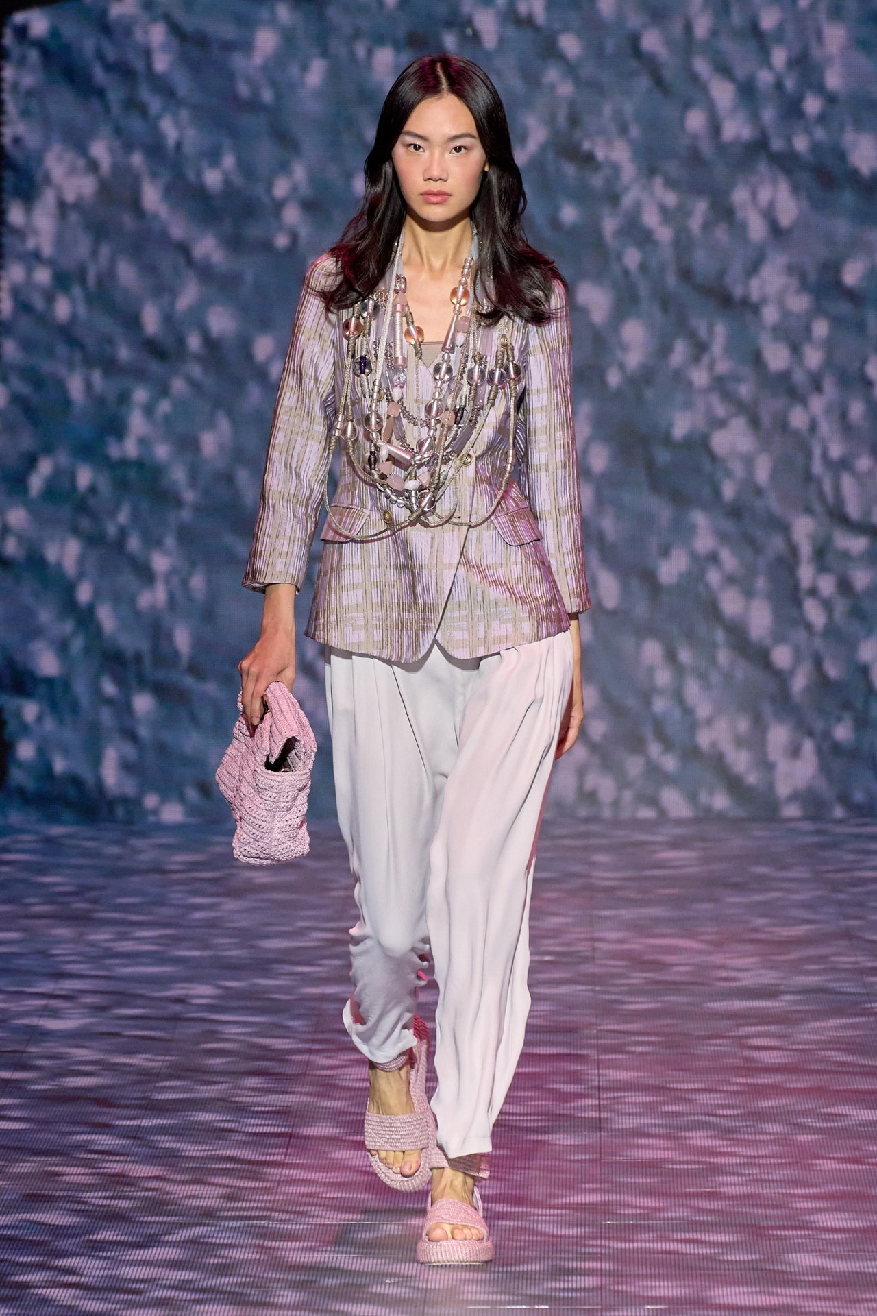 00031-emporio-armani-spring-2023-ready-to-wear-credit-gorunway
