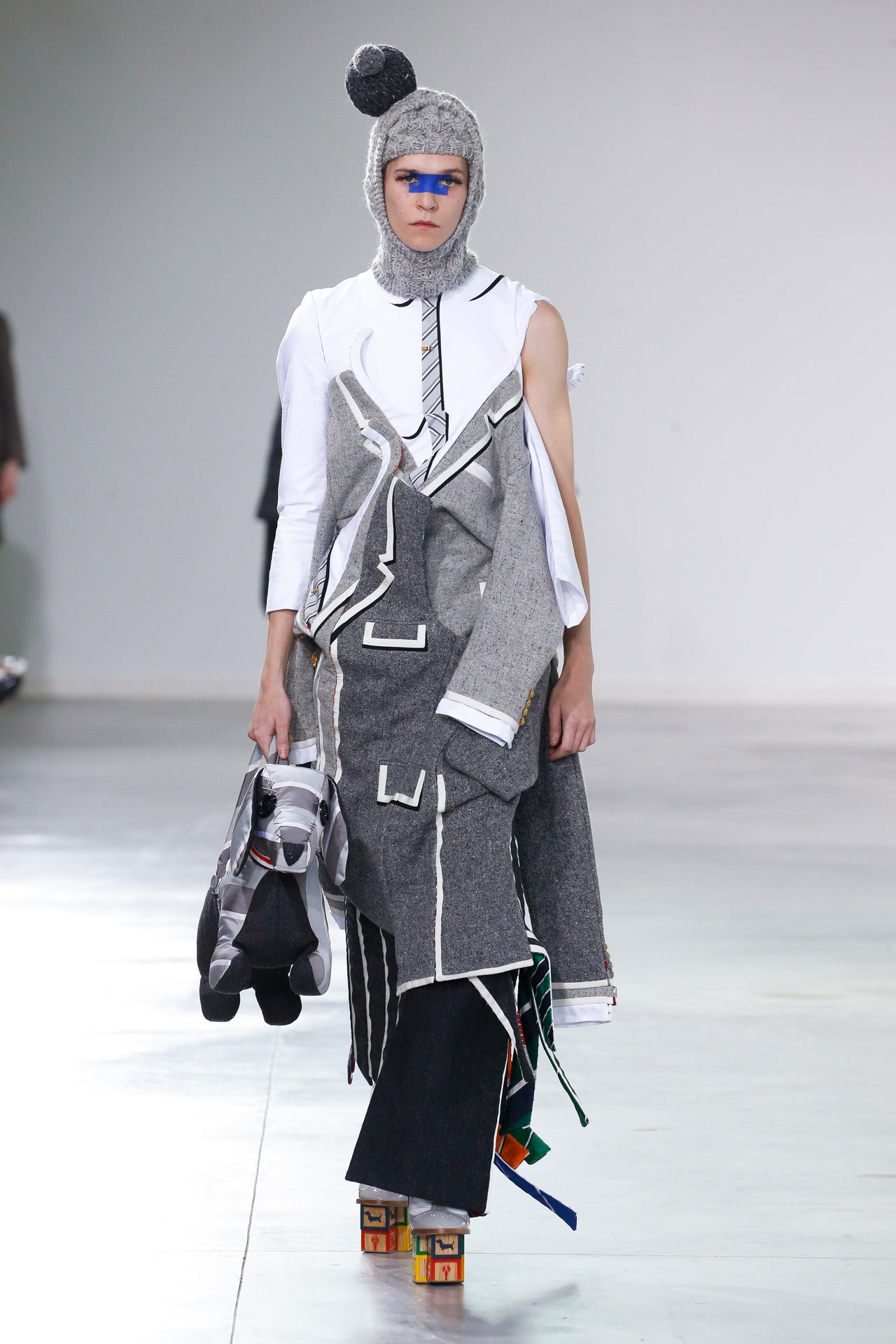 00031-thom-browne-fall-2022-credit-brand-1.jpeg