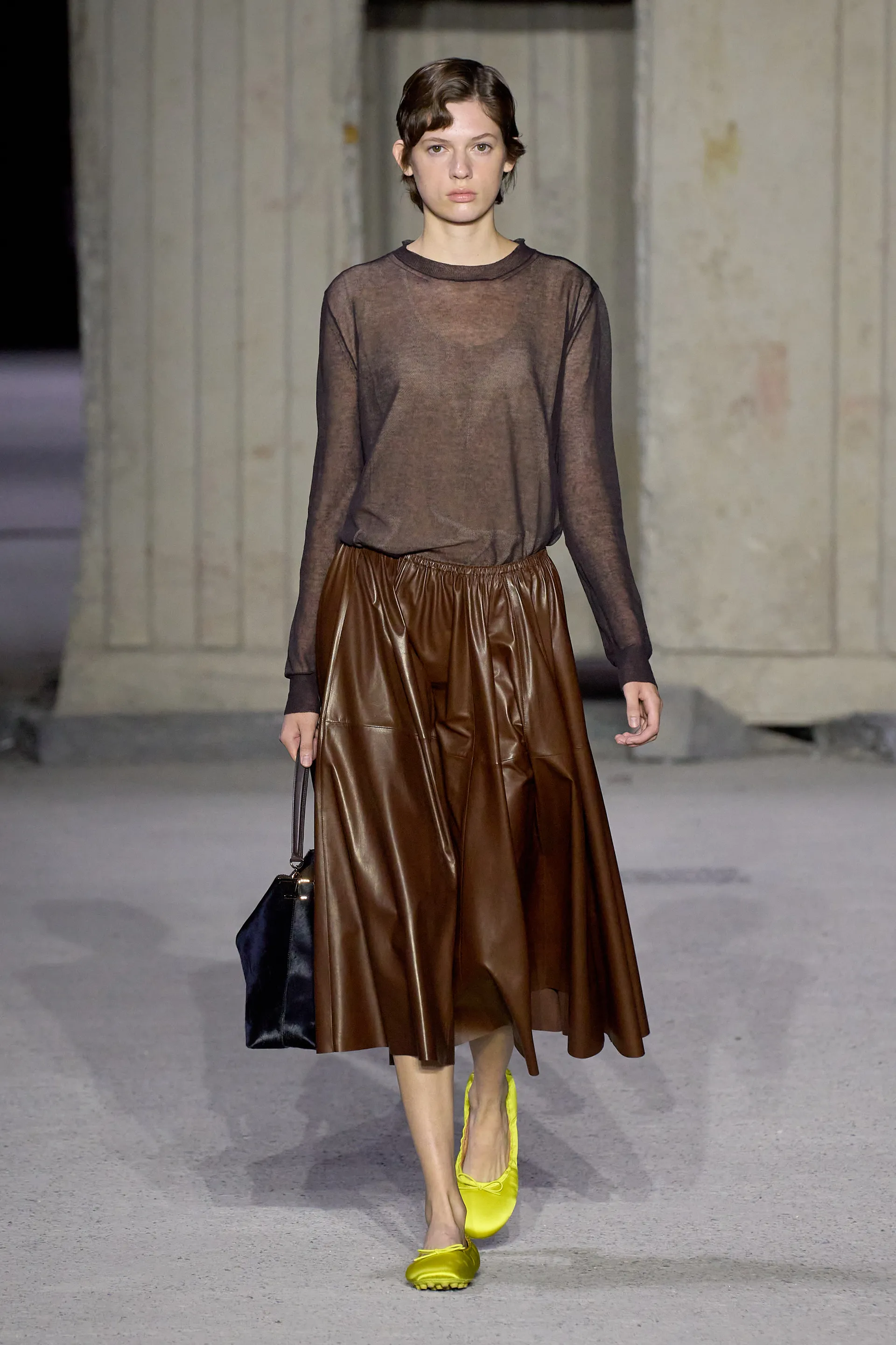 00031-tods-spring-2023-ready-to-wear-credit-gorunway