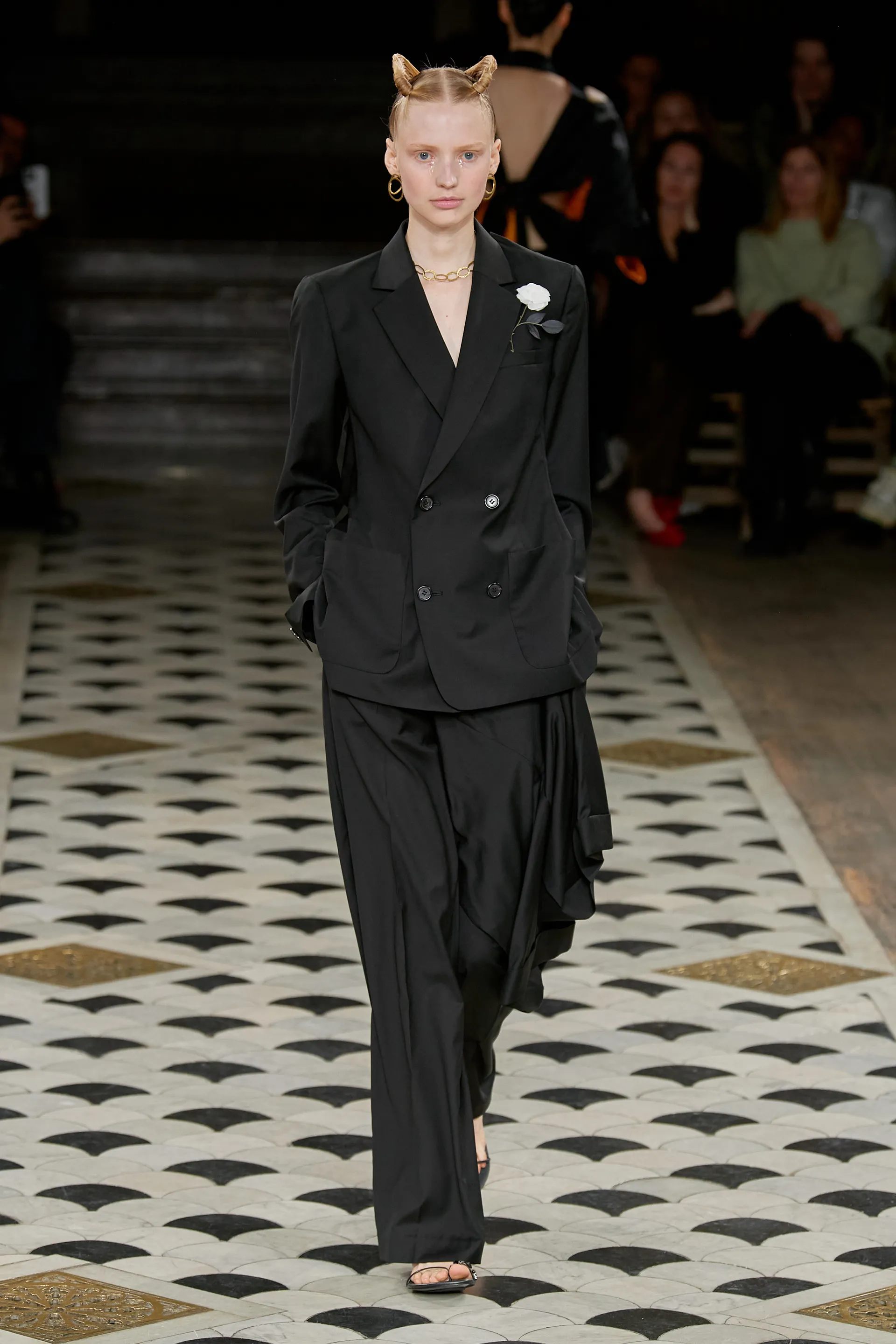 00031-undercover-spring-2023-ready-to-wear-credit-gorunway