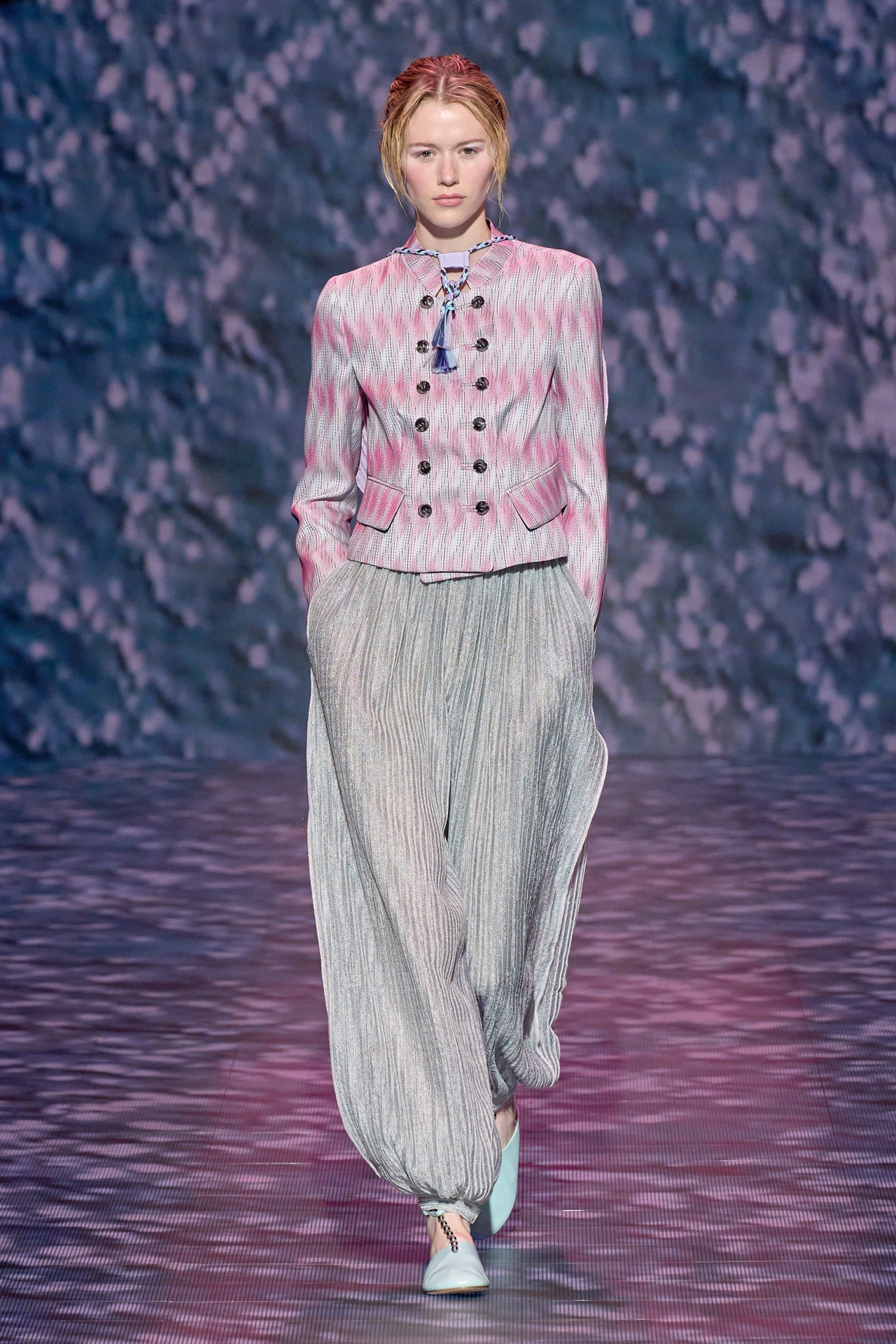 00032-emporio-armani-spring-2023-ready-to-wear-credit-gorunway