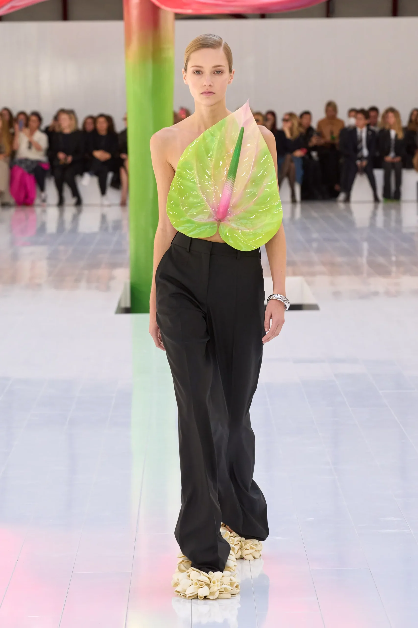 00032-loewe-spring-2023-ready-to-wear-credit-gorunway