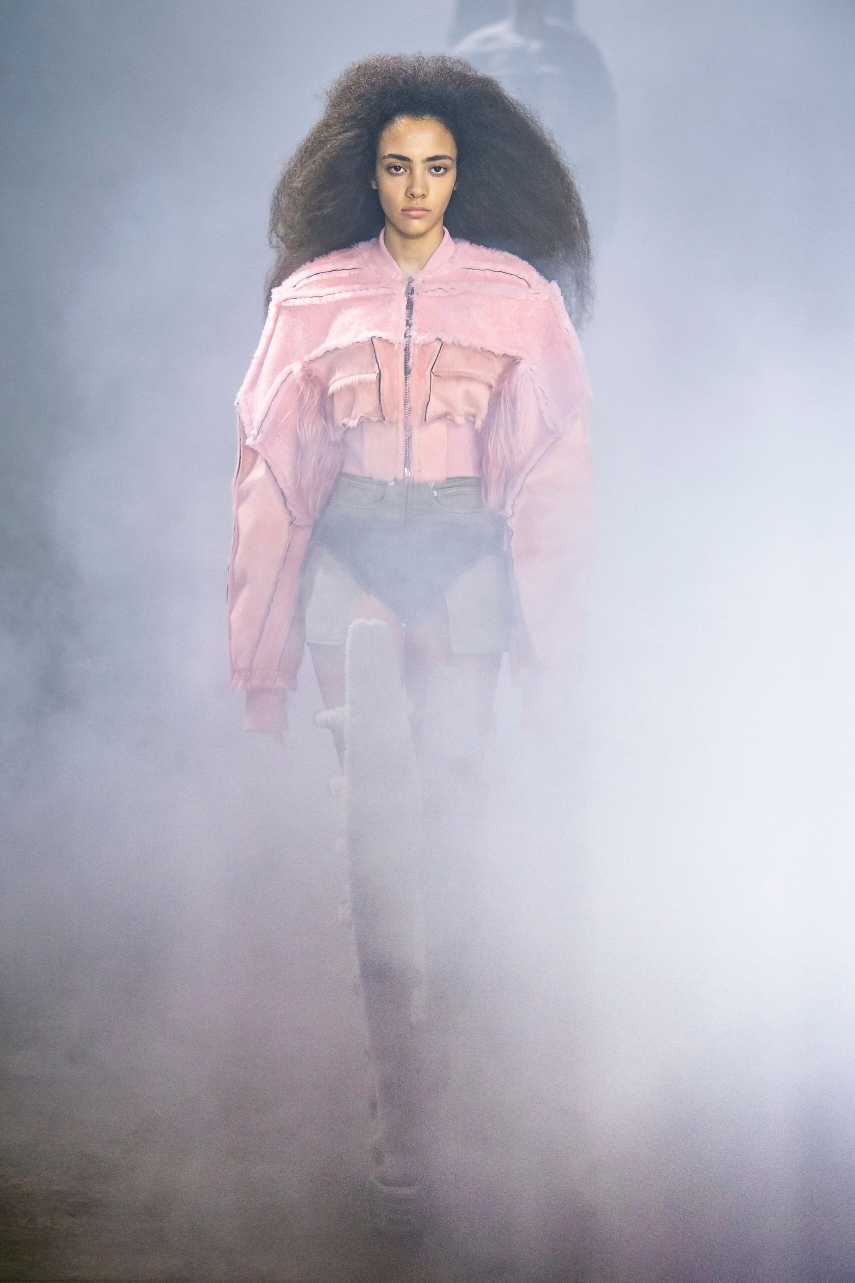 00032-rick-owens-fall-2022-ready-to-wear-paris-credit-gorunway-3.jpg