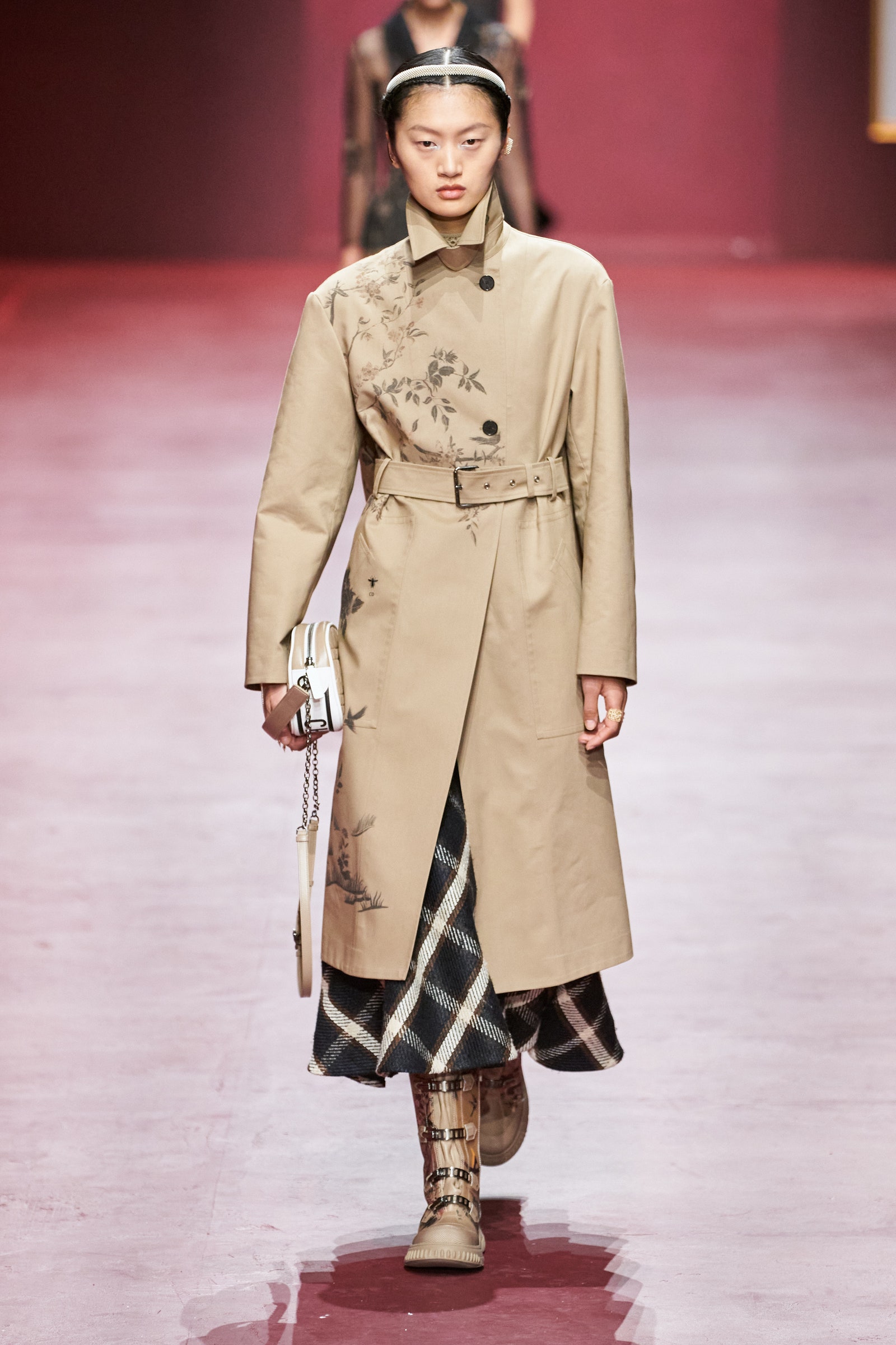 00033-christian-dior-fall-2022-ready-to-wear-paris-credit-gorunway-1.jpeg