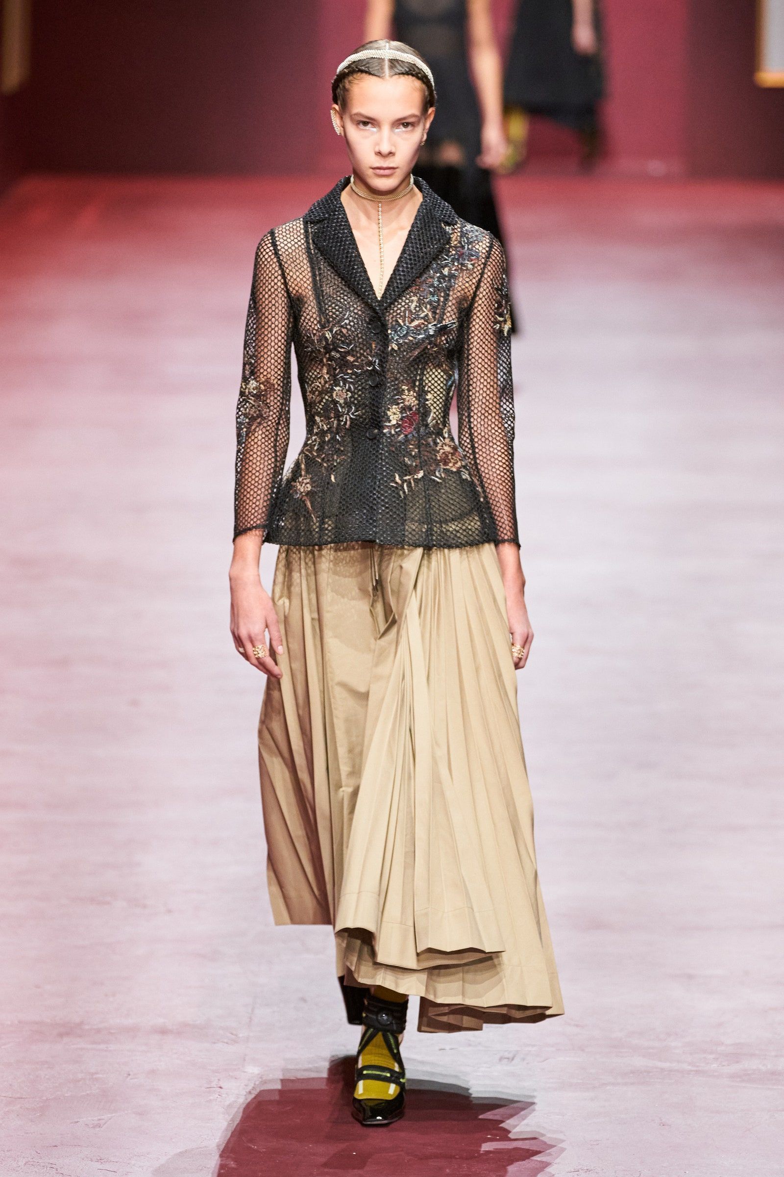 00034-christian-dior-fall-2022-ready-to-wear-paris-credit-gorunway-1.jpeg