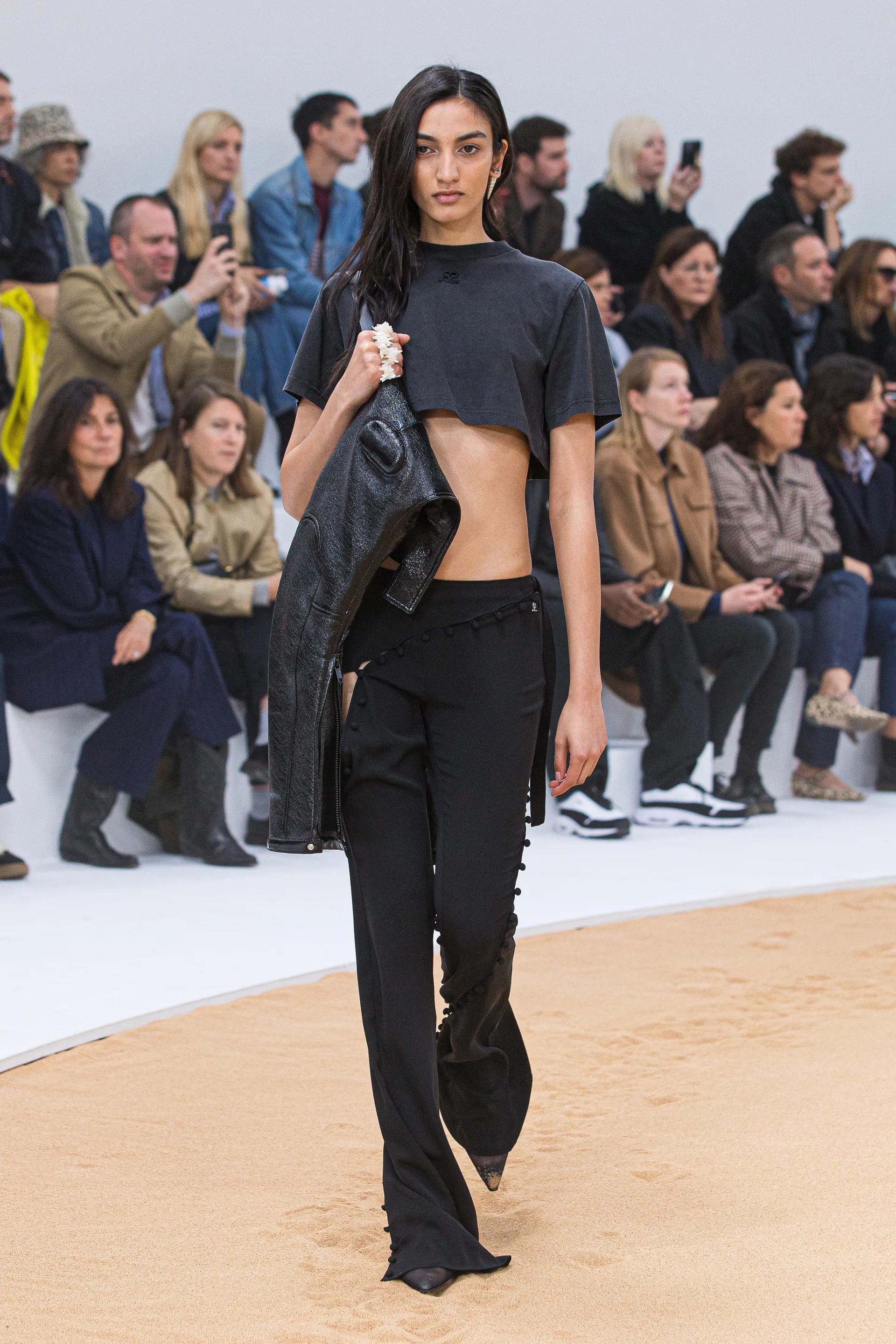 00034-courreges-spring-2023-ready-to-wear-credit-brand