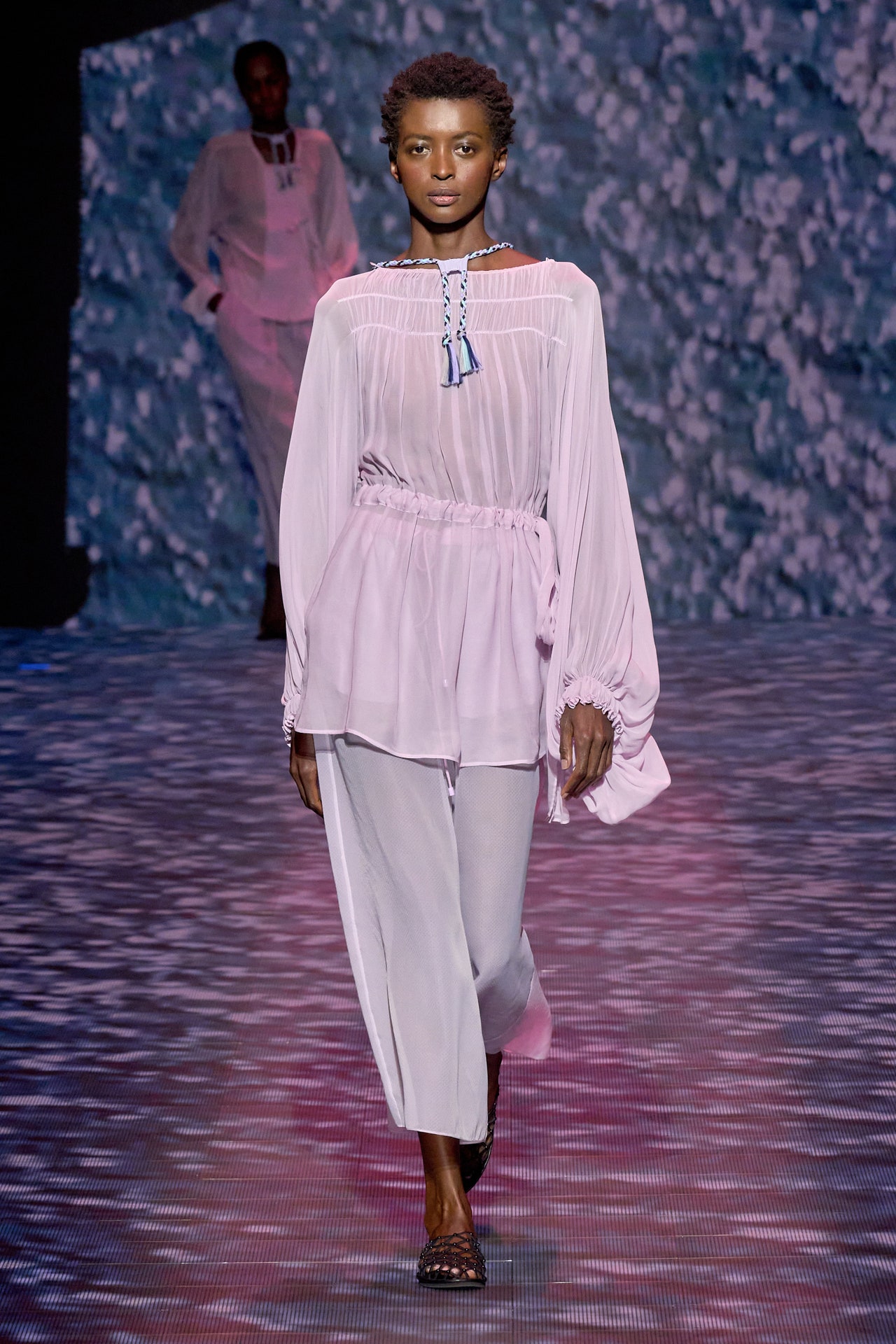 00034-emporio-armani-spring-2023-ready-to-wear-credit-gorunway