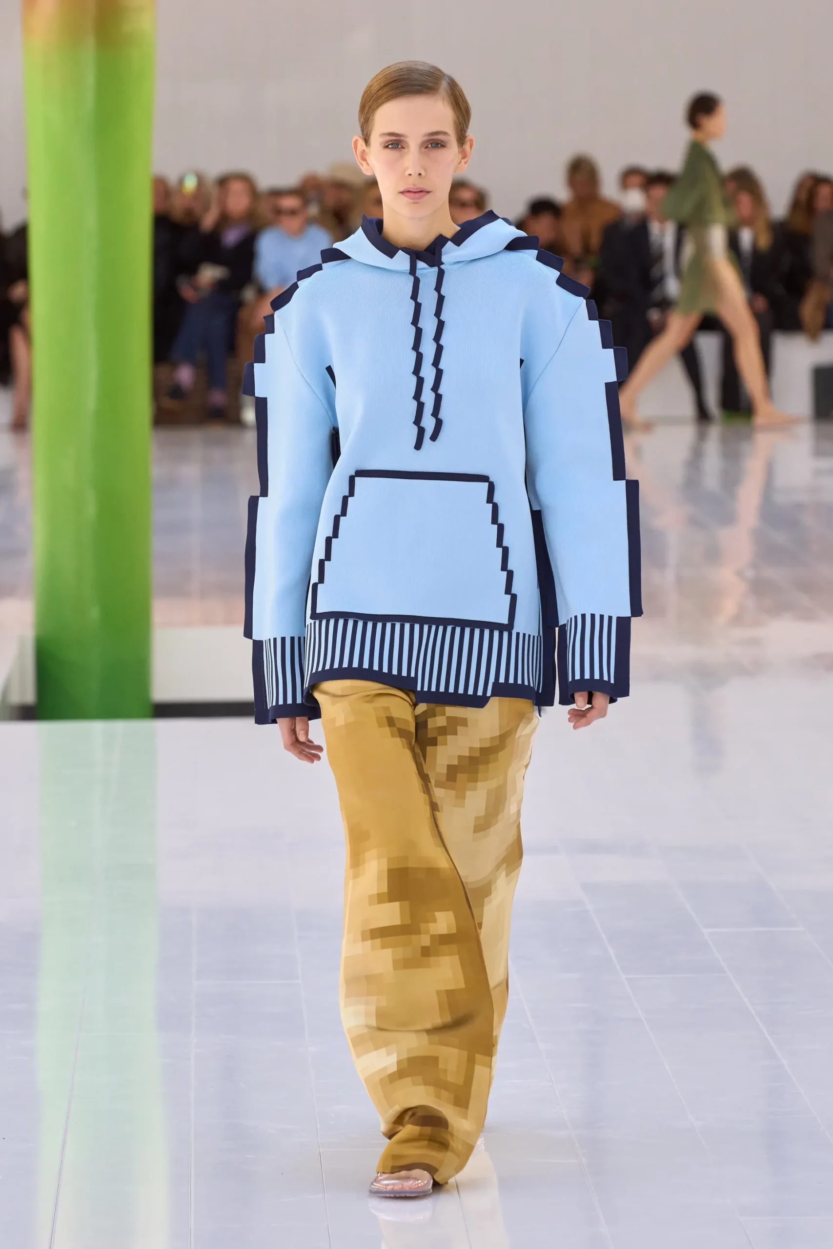 00034-loewe-spring-2023-ready-to-wear-credit-gorunway