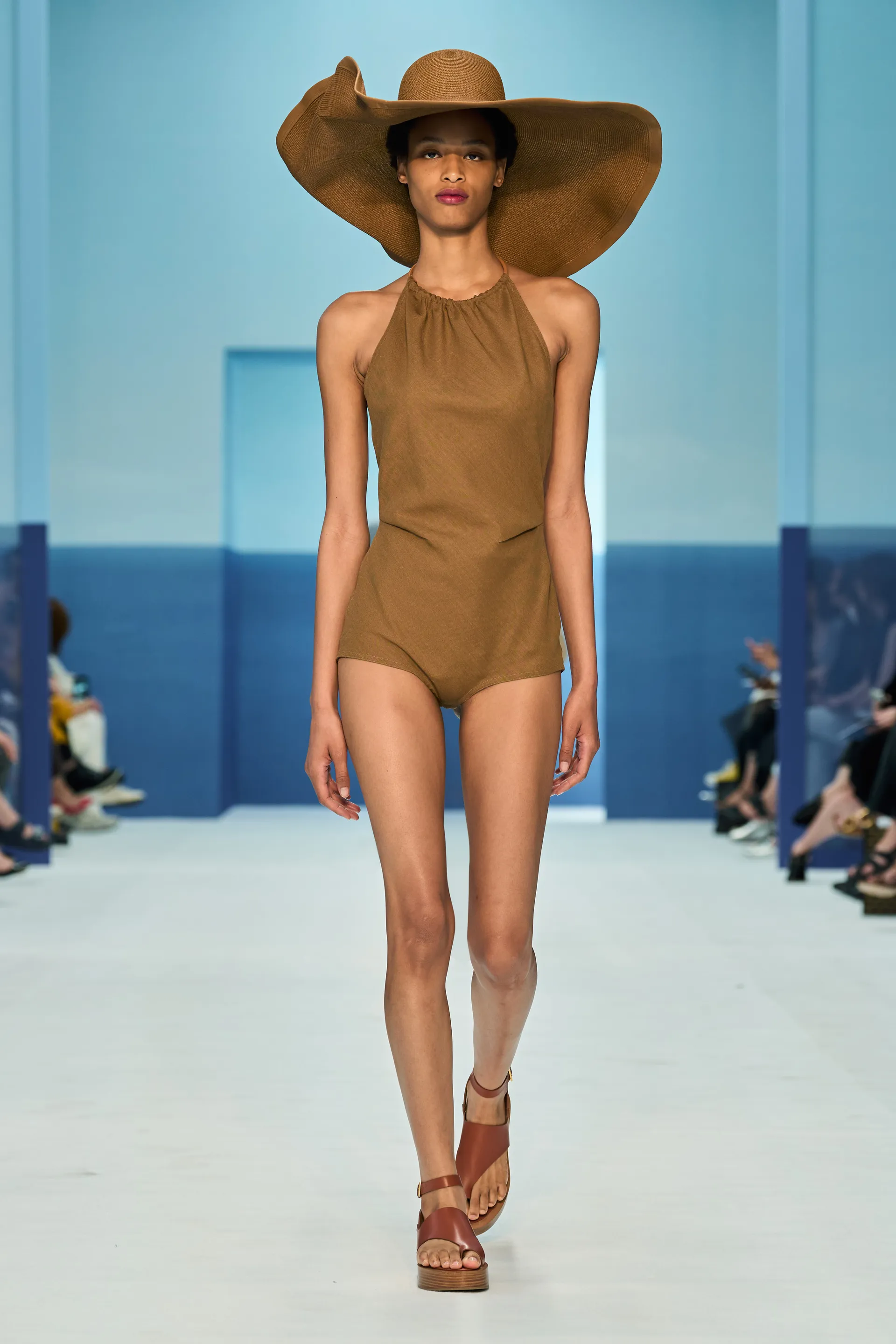 00034-max-mara-spring-2023-ready-to-wear-credit-gorunway