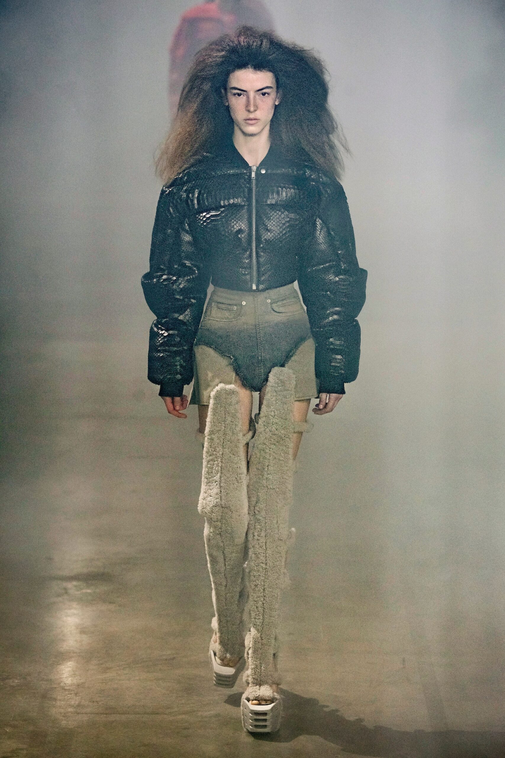 00034-rick-owens-fall-2022-ready-to-wear-paris-credit-gorunway-3.jpg
