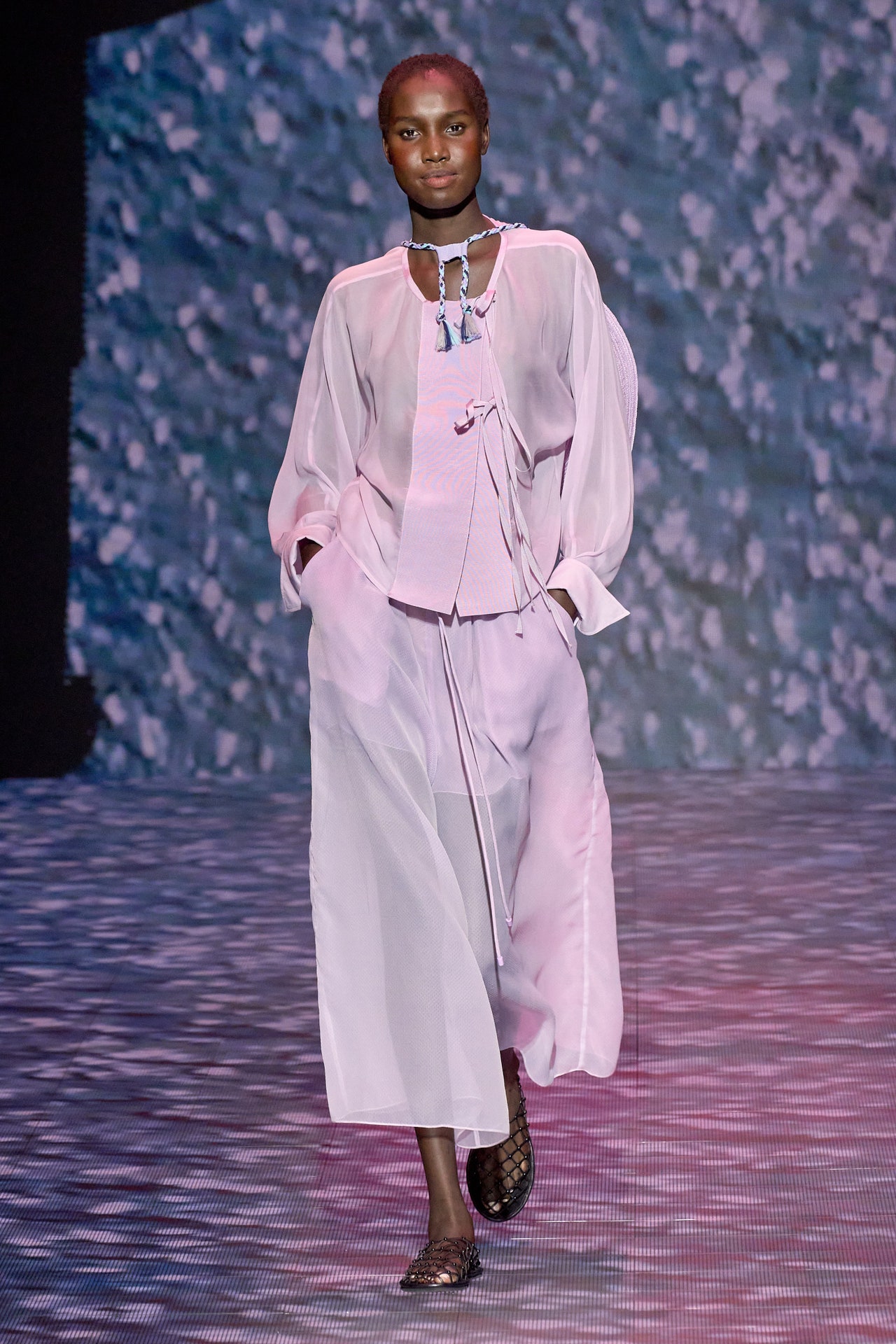 00035-emporio-armani-spring-2023-ready-to-wear-credit-gorunway