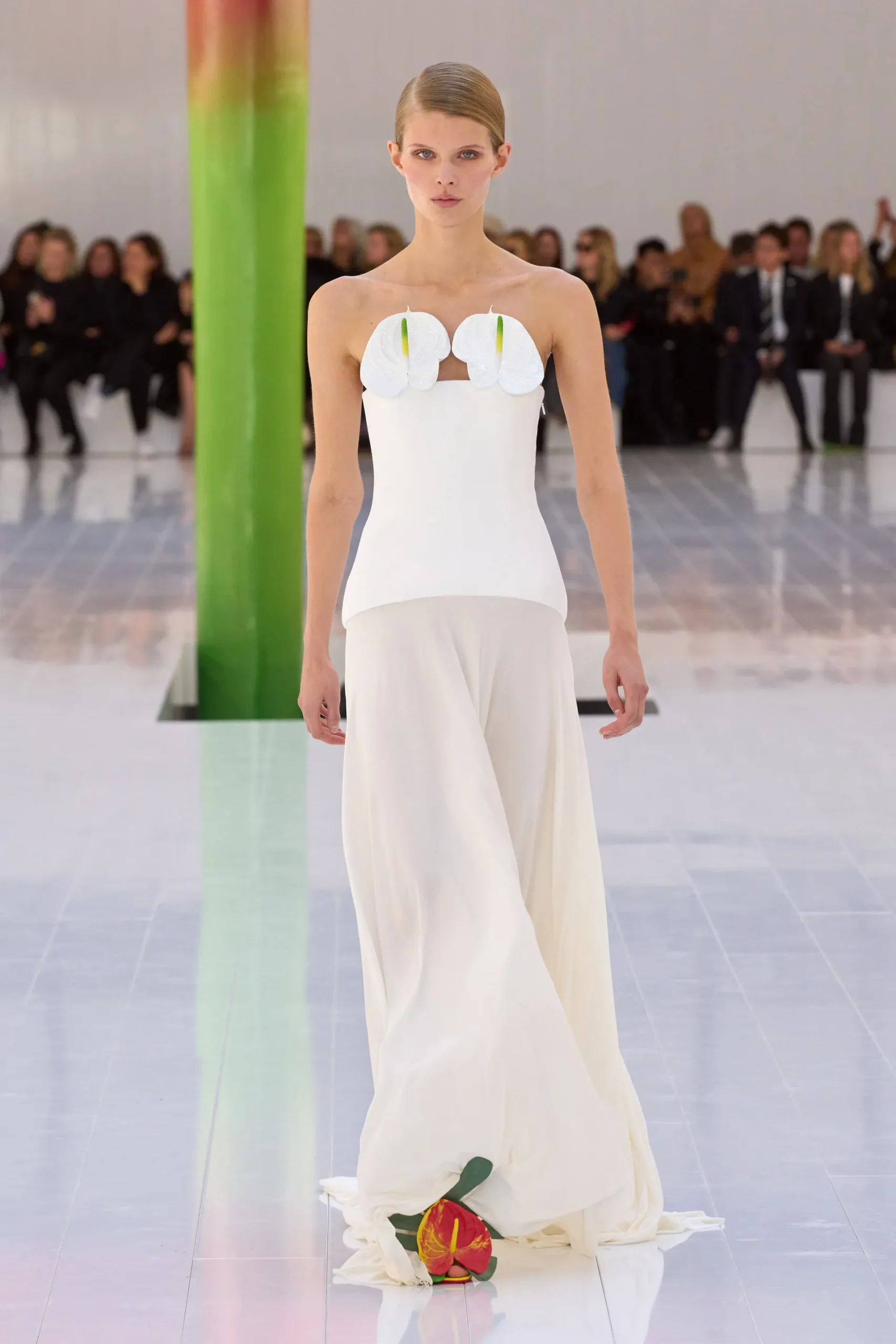 00035-loewe-spring-2023-ready-to-wear-credit-gorunway