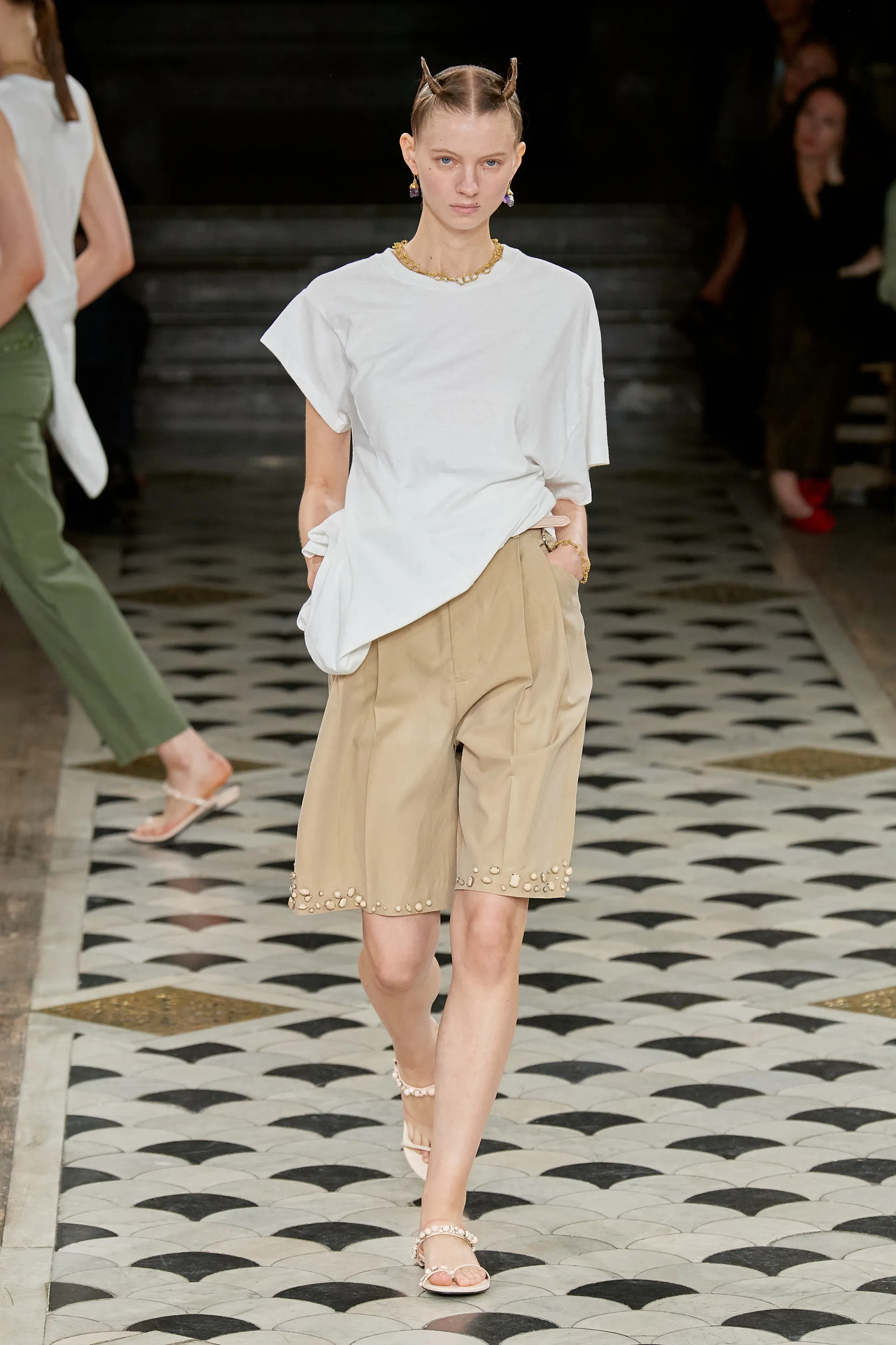00035-undercover-spring-2023-ready-to-wear-credit-gorunway