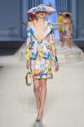 00036-moschino-spring-2023-ready-to-wear-credit-gorunway