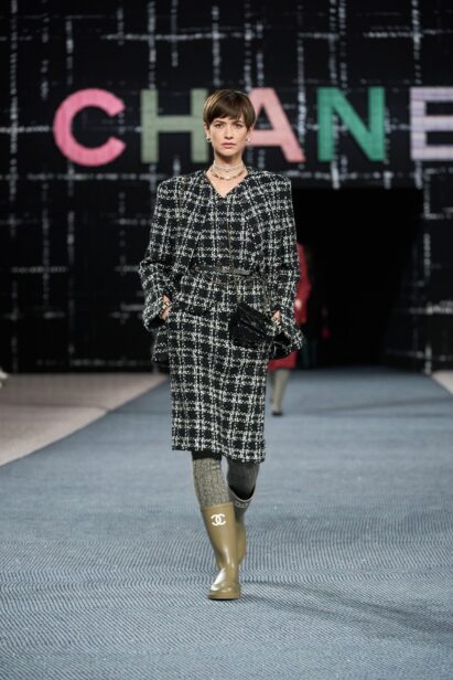 00037-chanel-fall-2022-ready-to-wear-paris-credit-gorunway-1.jpeg