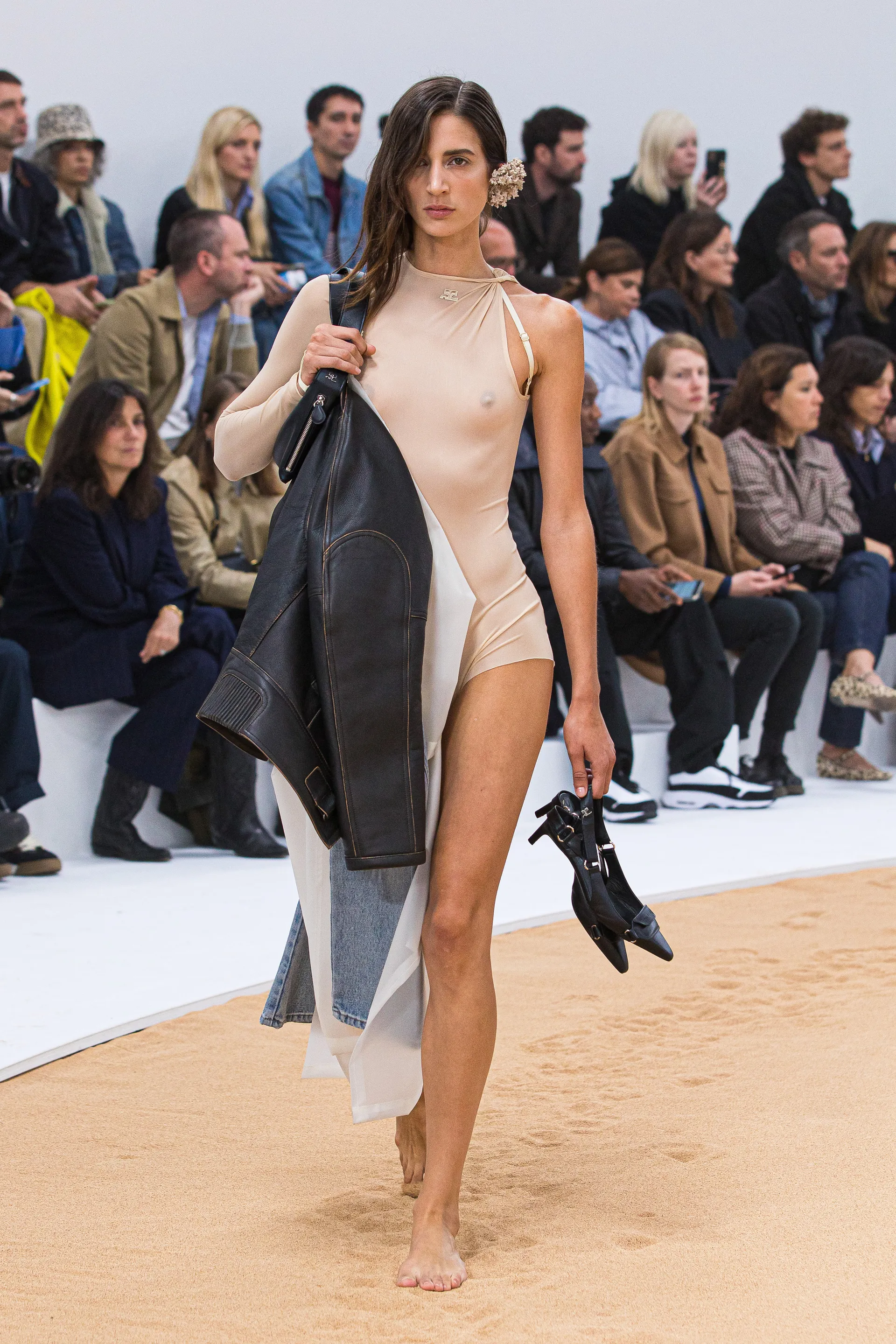 00037-courreges-spring-2023-ready-to-wear-credit-brand