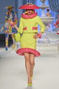 00037-moschino-spring-2023-ready-to-wear-credit-gorunway