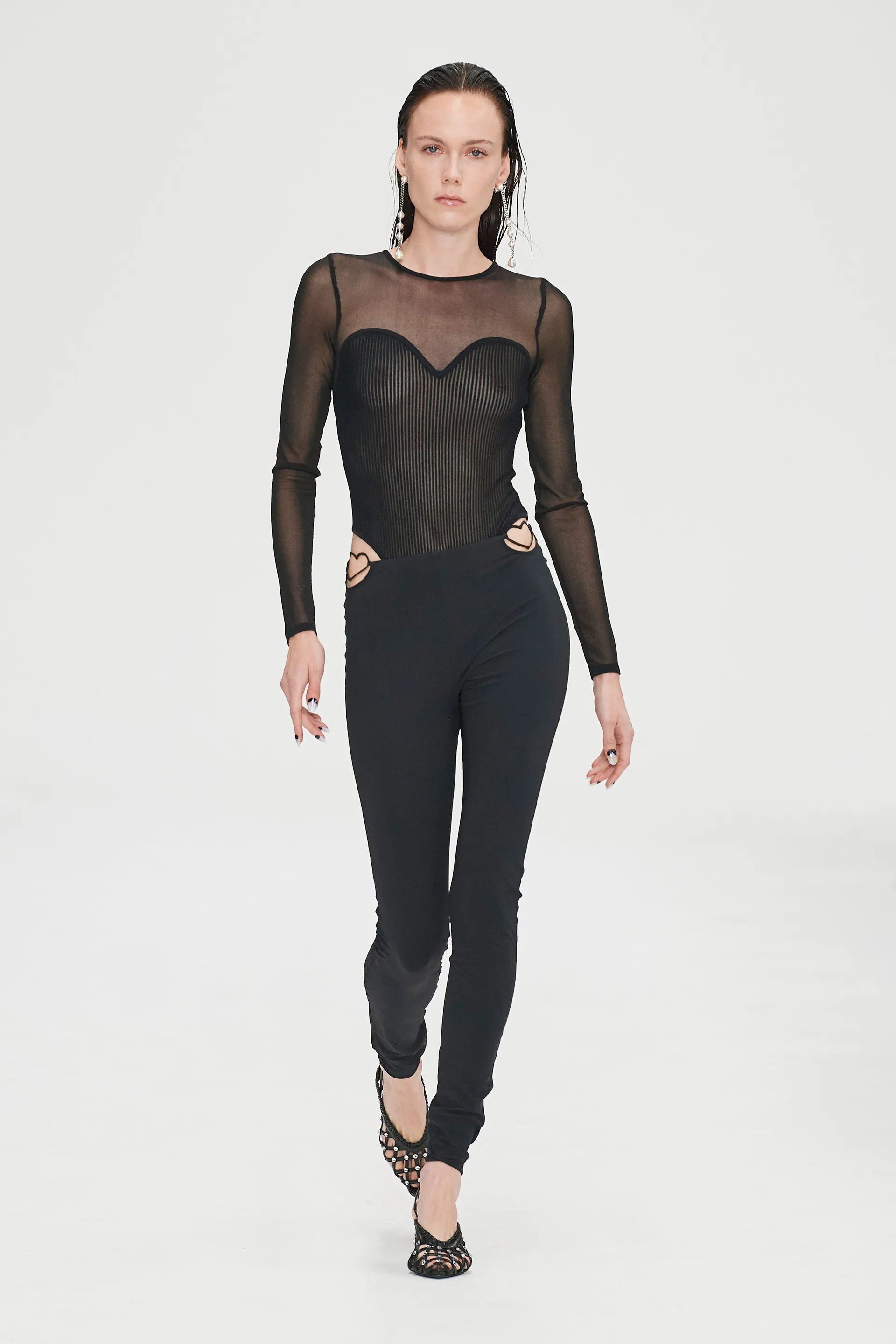 00037-nensi-dojaka-spring-2023-ready-to-wear-credit-gorunway
