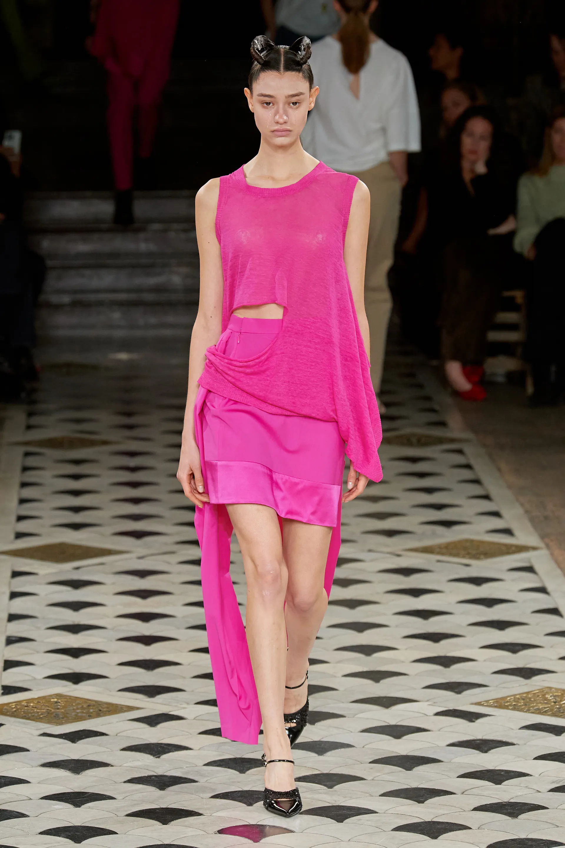 00037-undercover-spring-2023-ready-to-wear-credit-gorunway