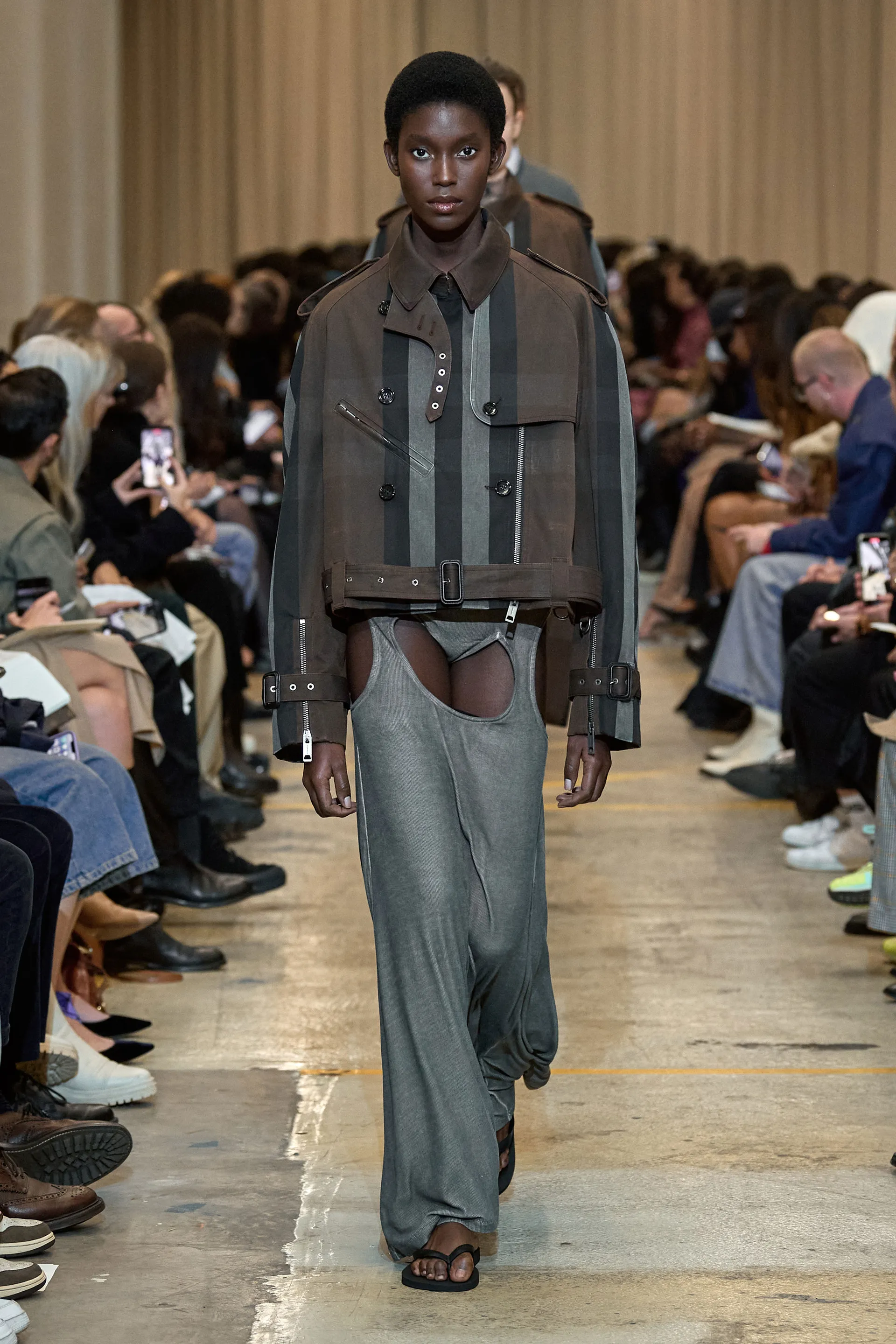 00038-burberry-spring-2023-ready-to-wear-credit-brand
