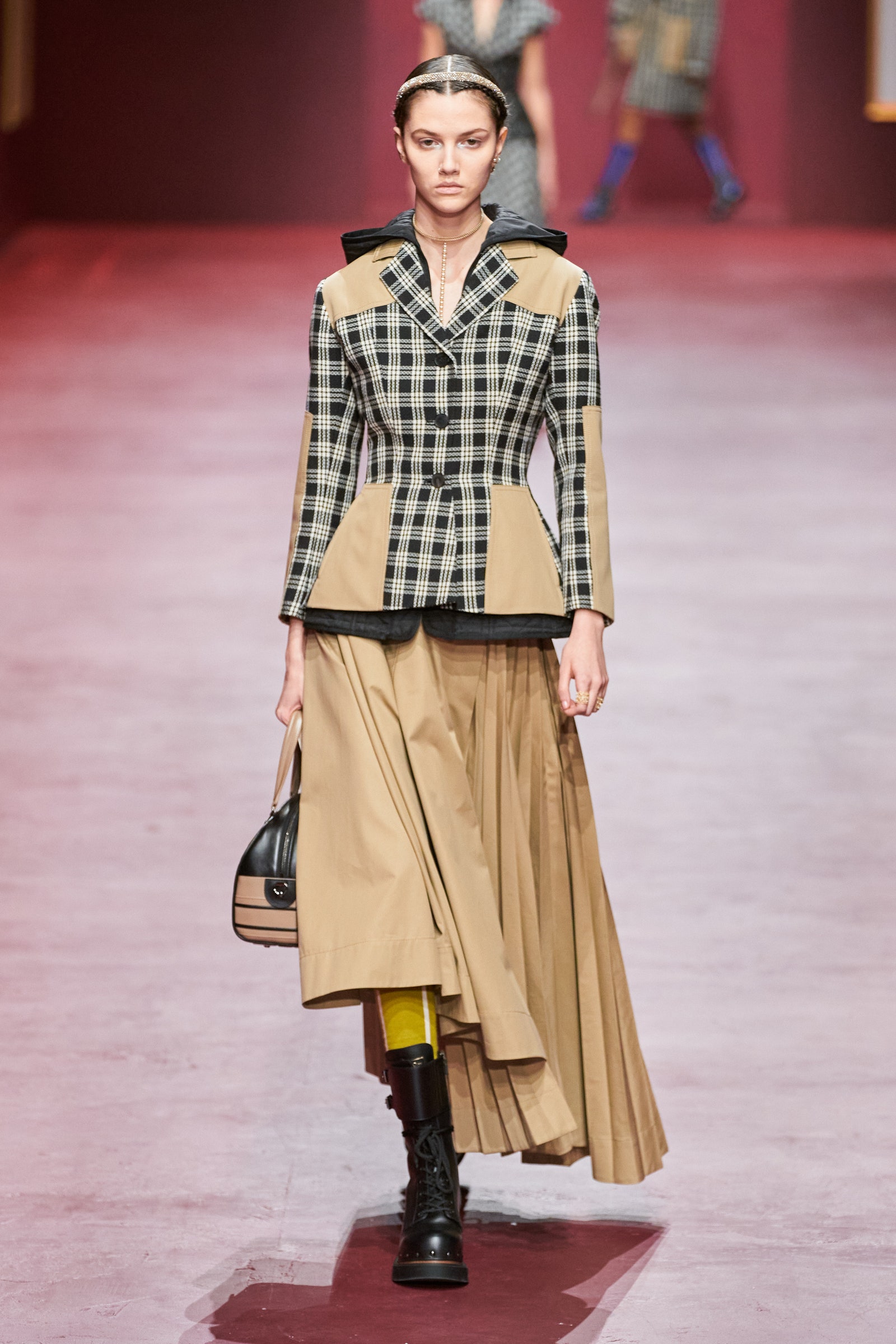 00038-christian-dior-fall-2022-ready-to-wear-paris-credit-gorunway-1.jpeg