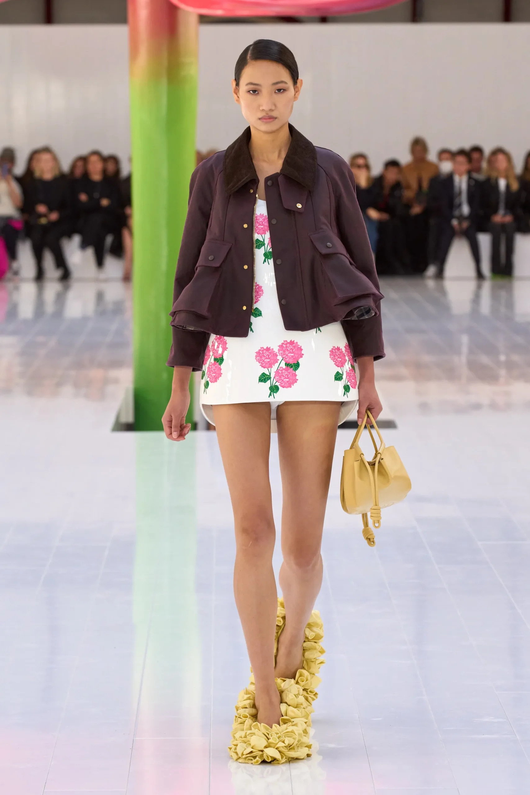 00038-loewe-spring-2023-ready-to-wear-credit-gorunway