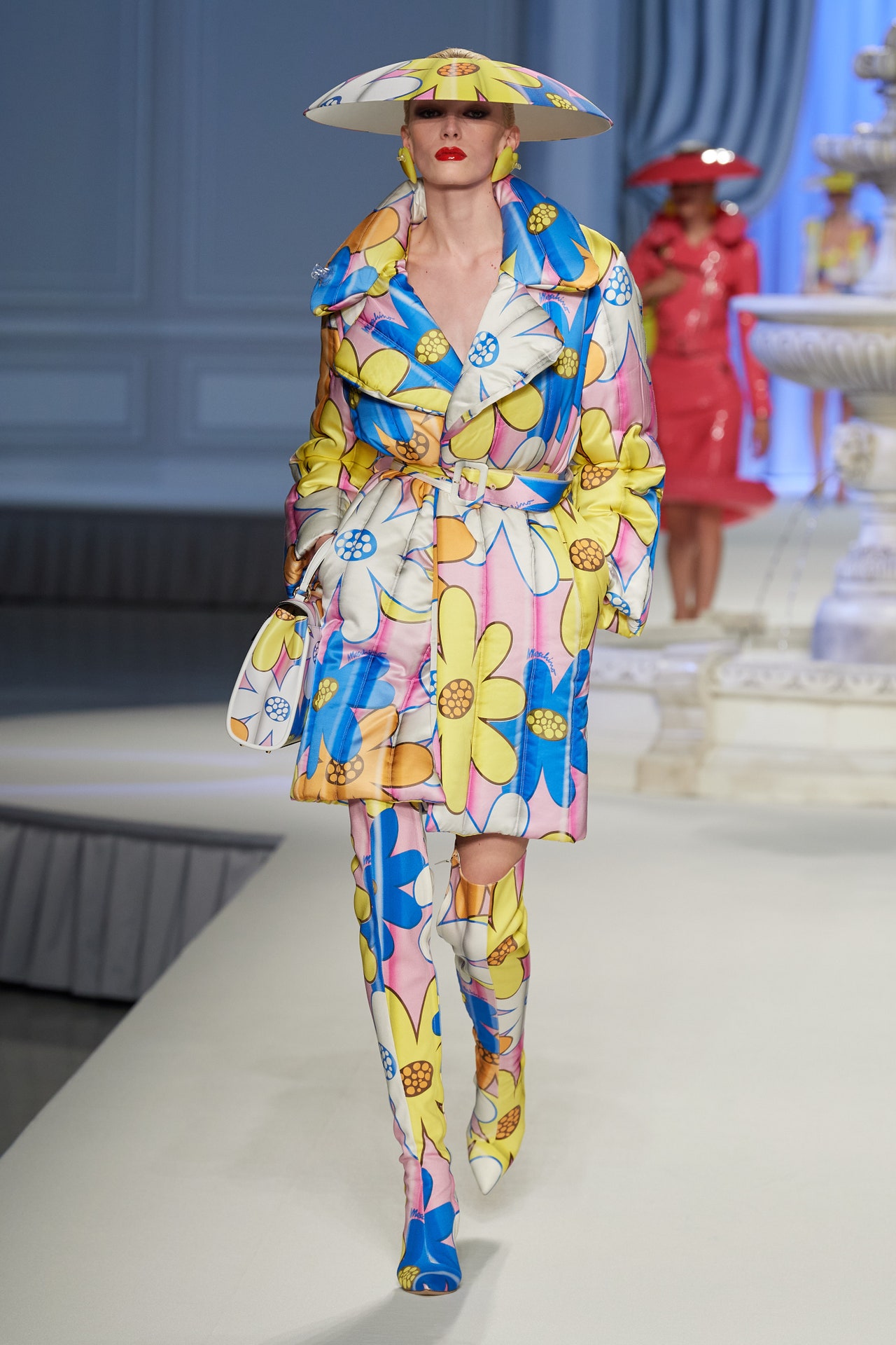 00038-moschino-spring-2023-ready-to-wear-credit-gorunway