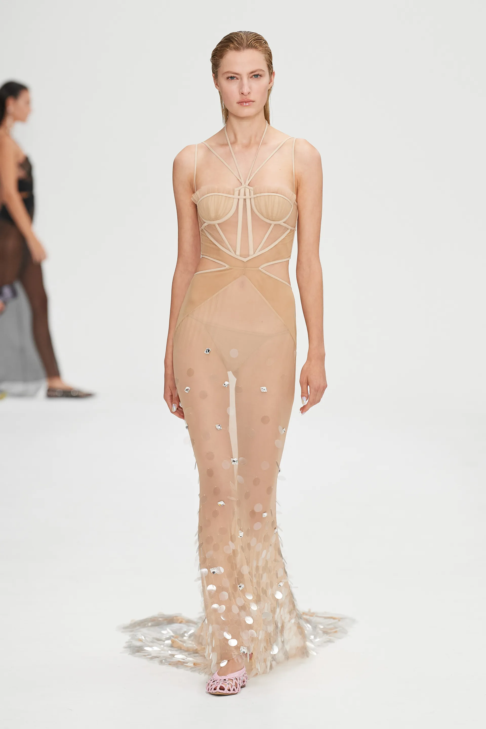 00038-nensi-dojaka-spring-2023-ready-to-wear-credit-gorunway