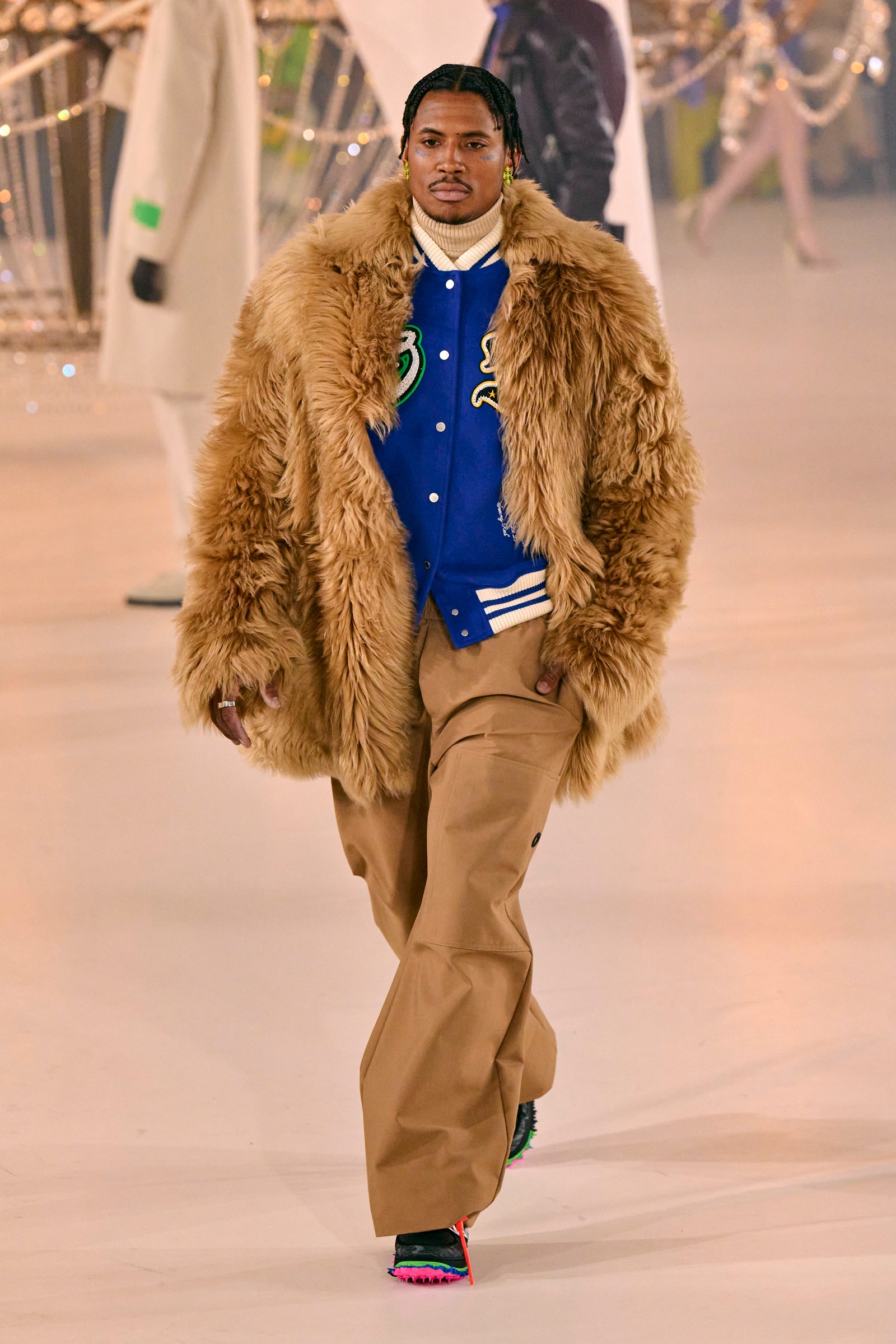 00038-off-white-fall-2022-ready-to-wear-paris-credit-gorunway-1.jpeg